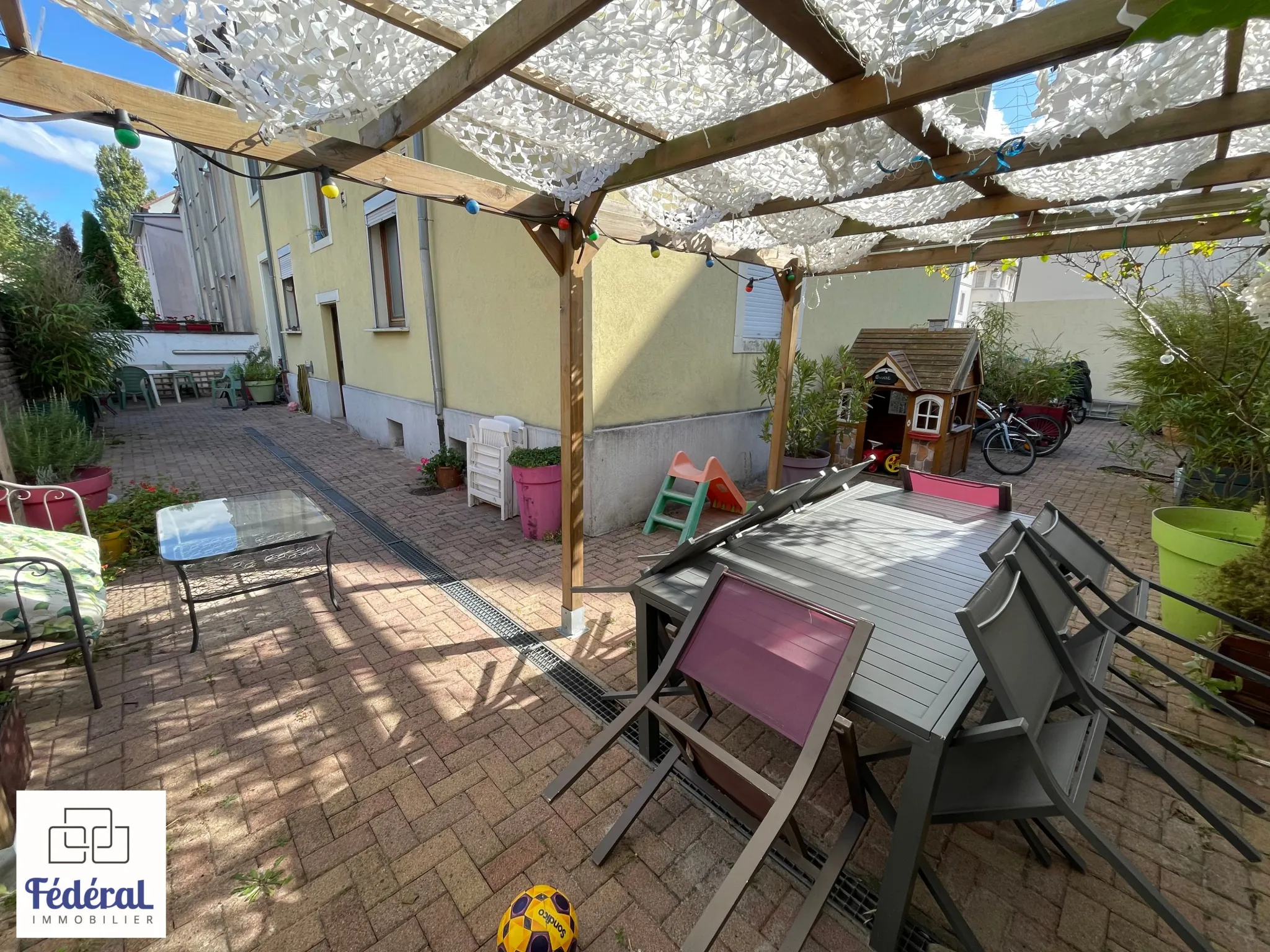 Appartement F4-bis lumineux de 96m² à Schiltigheim avec cour et caves 