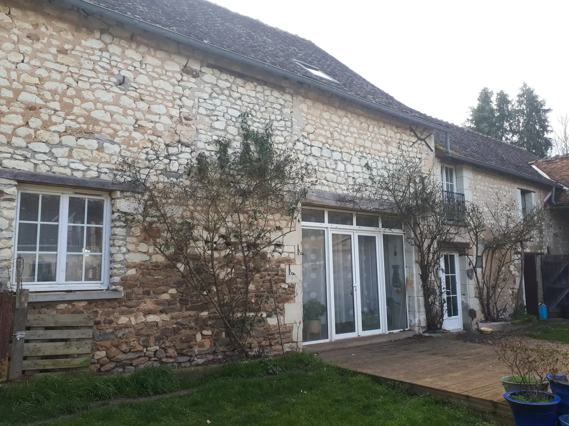 Magnifique corps de ferme rénové avec dépendances à Vaux sur Vienne en Vendée 