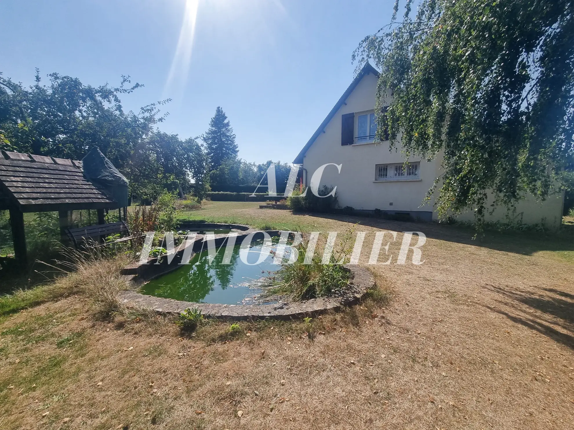 Maison de 130 m² à vendre dans le Mêle-sur-Sarthe avec grands espaces extérieurs