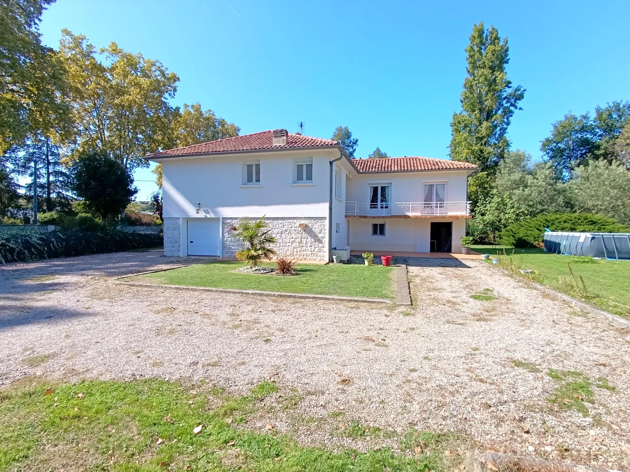 Maison de 161 m² avec grand terrain à Nérac proche commodités 