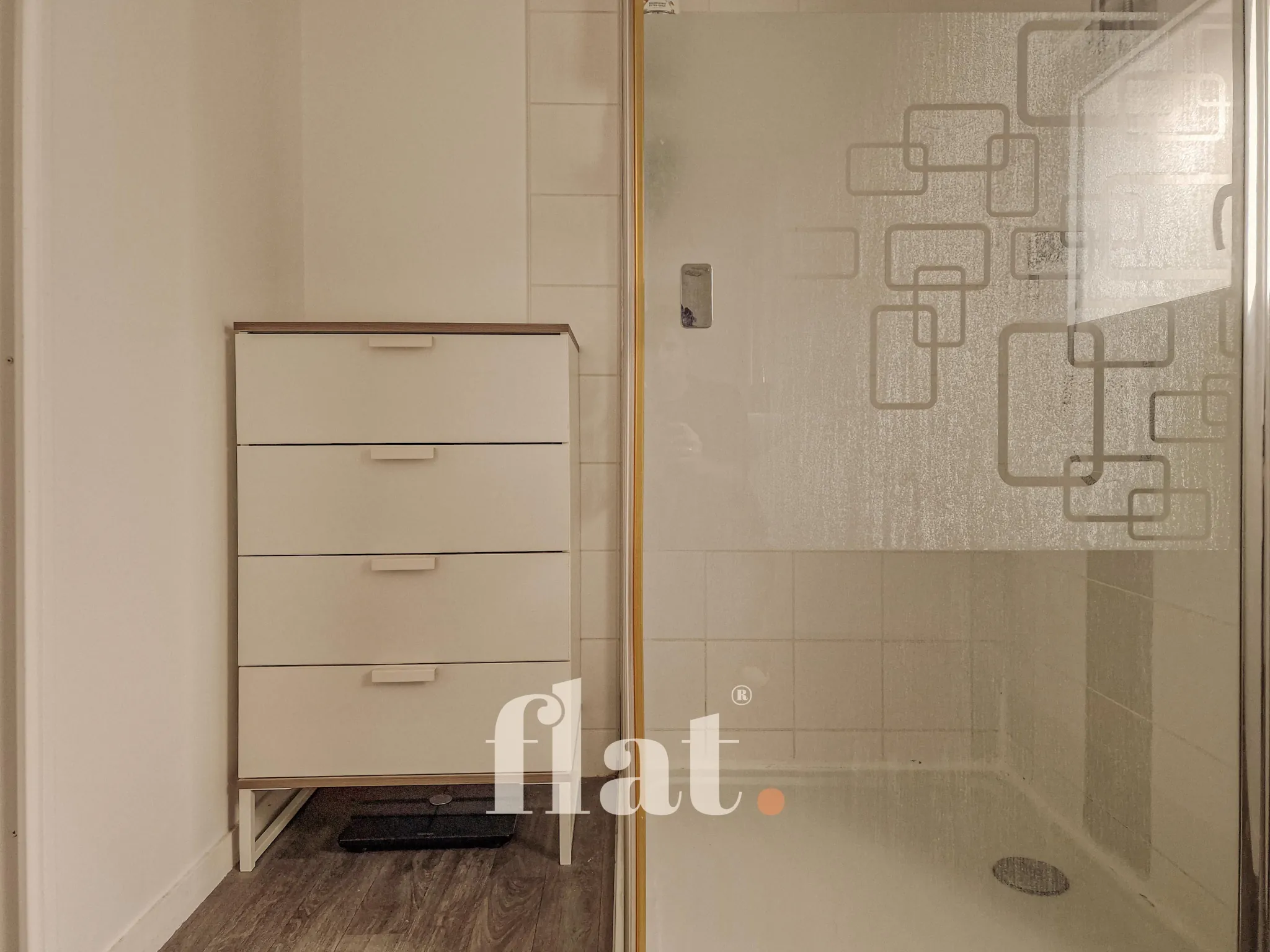 Appartement 2 bis avec terrasse et stationnement sécurisé à Nantes 