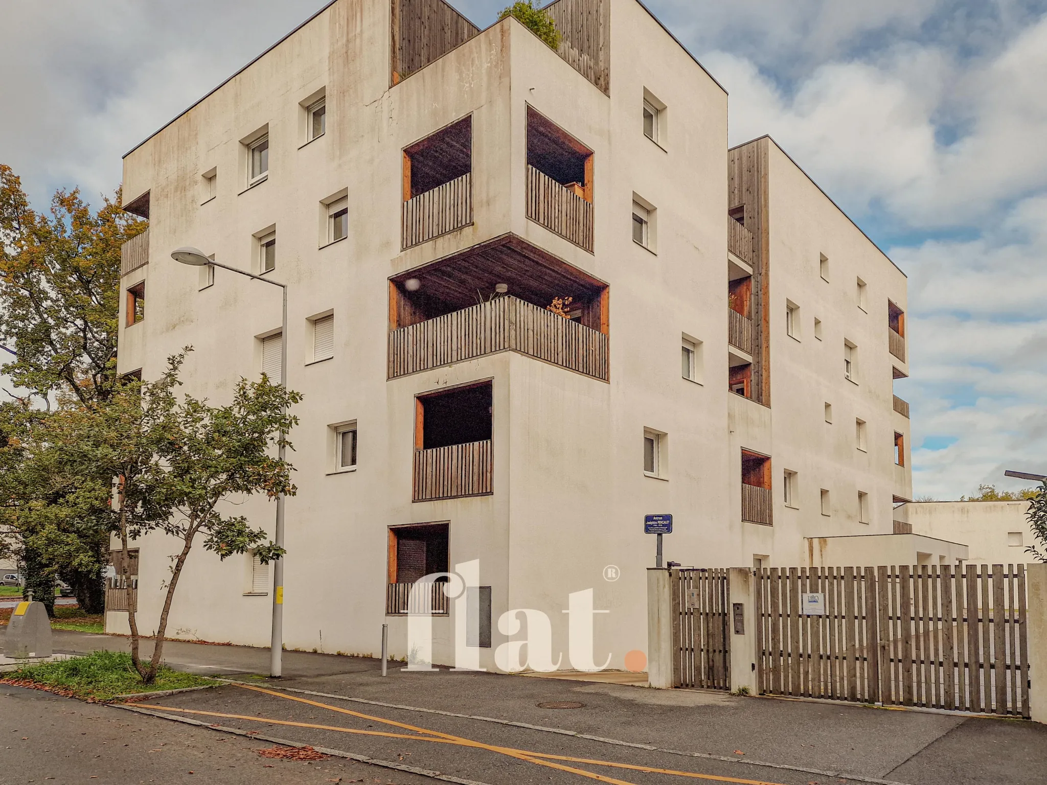 Appartement 2 bis avec terrasse et stationnement sécurisé à Nantes 