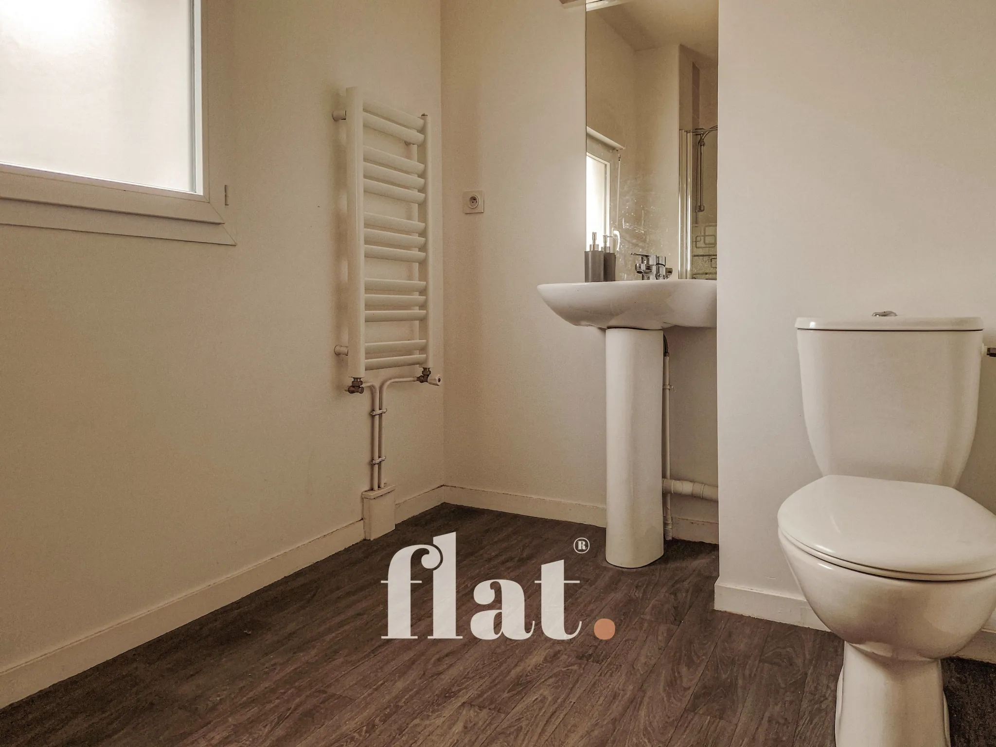 Appartement 2 bis avec terrasse et stationnement sécurisé à Nantes 