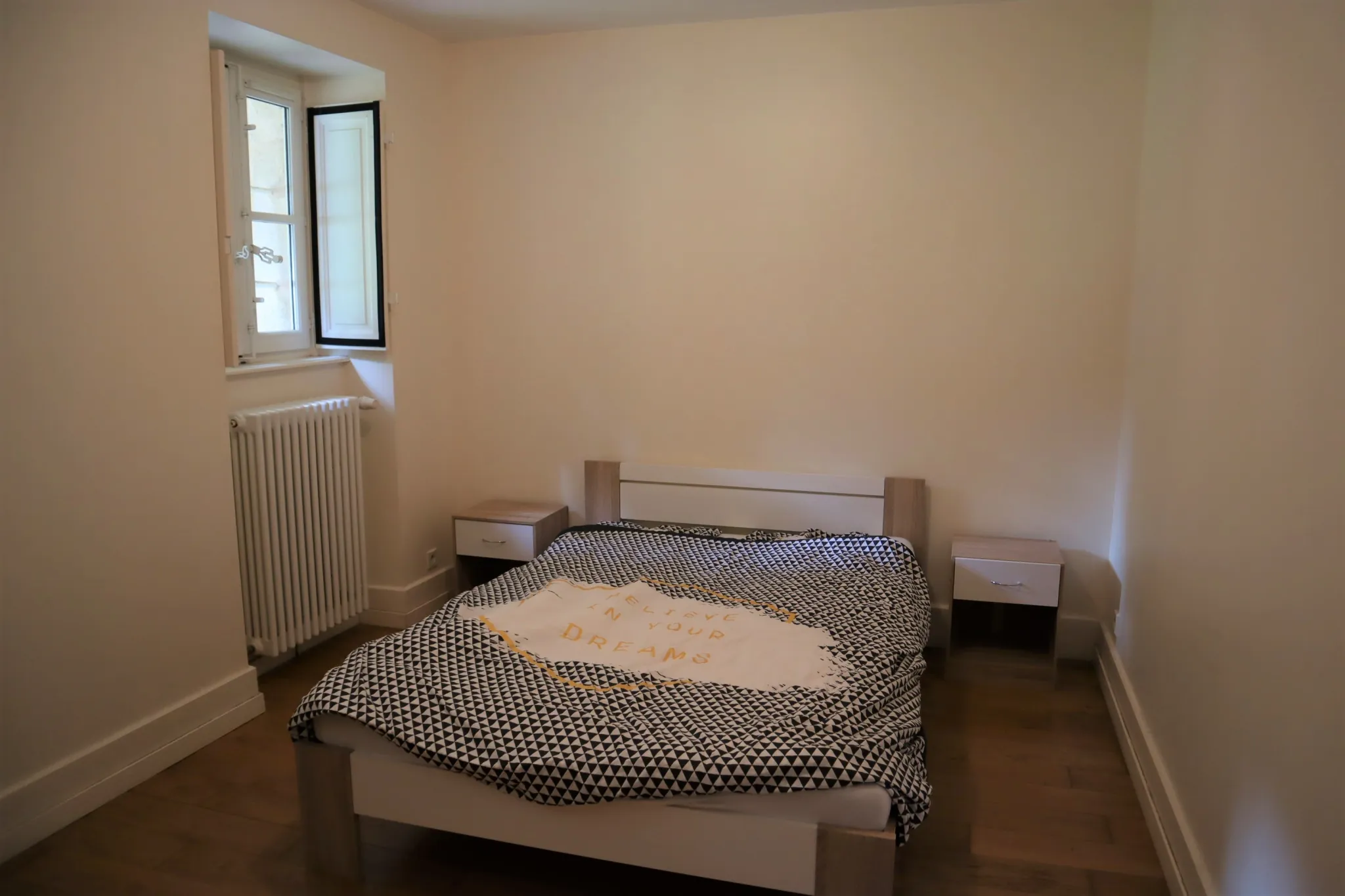 Appartement T2 meublé à Autun avec stationnement et chauffage au gaz 