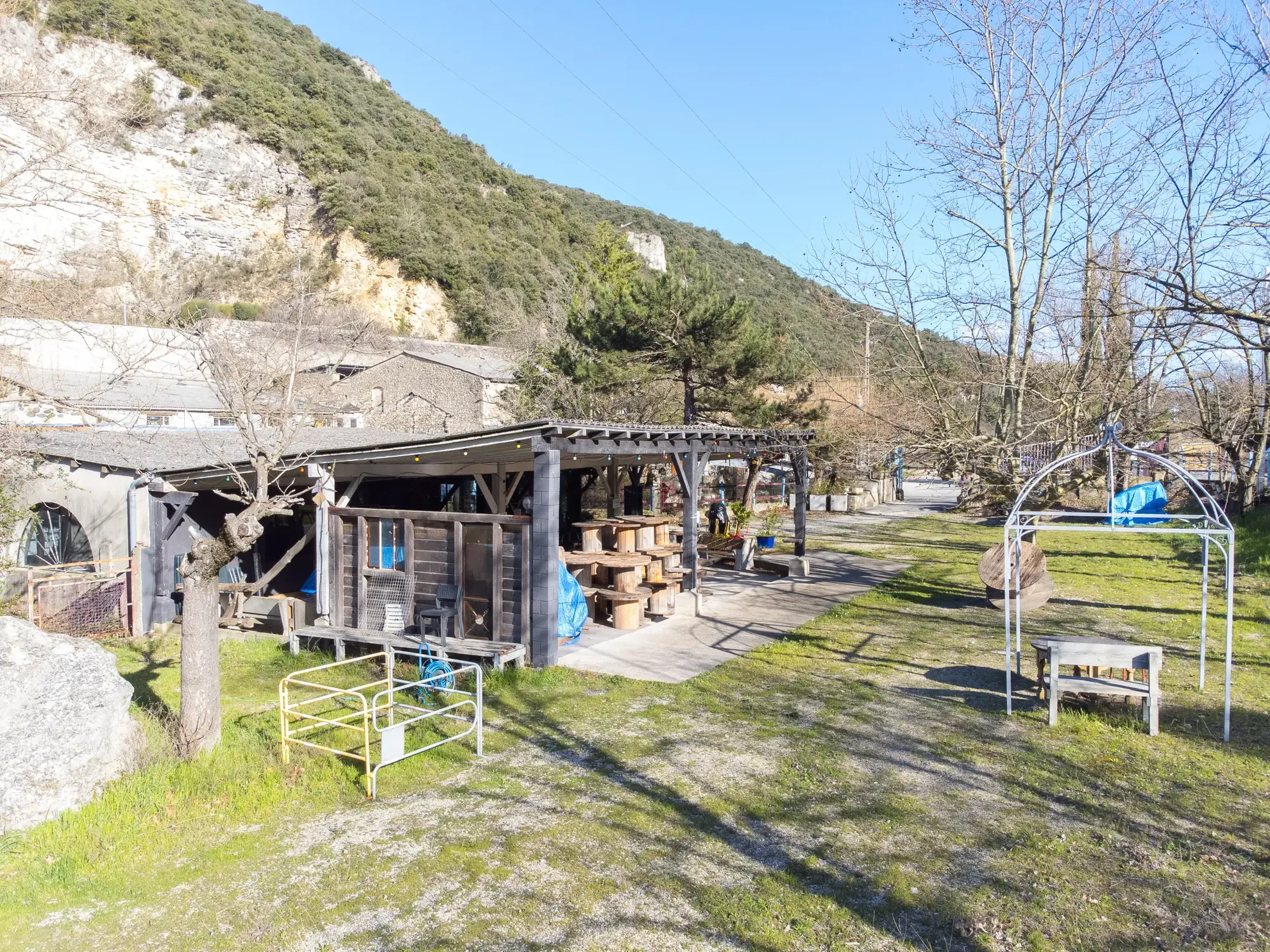 Murs commerciaux pour bar et concerts à Meysse - Opportunité à saisir 