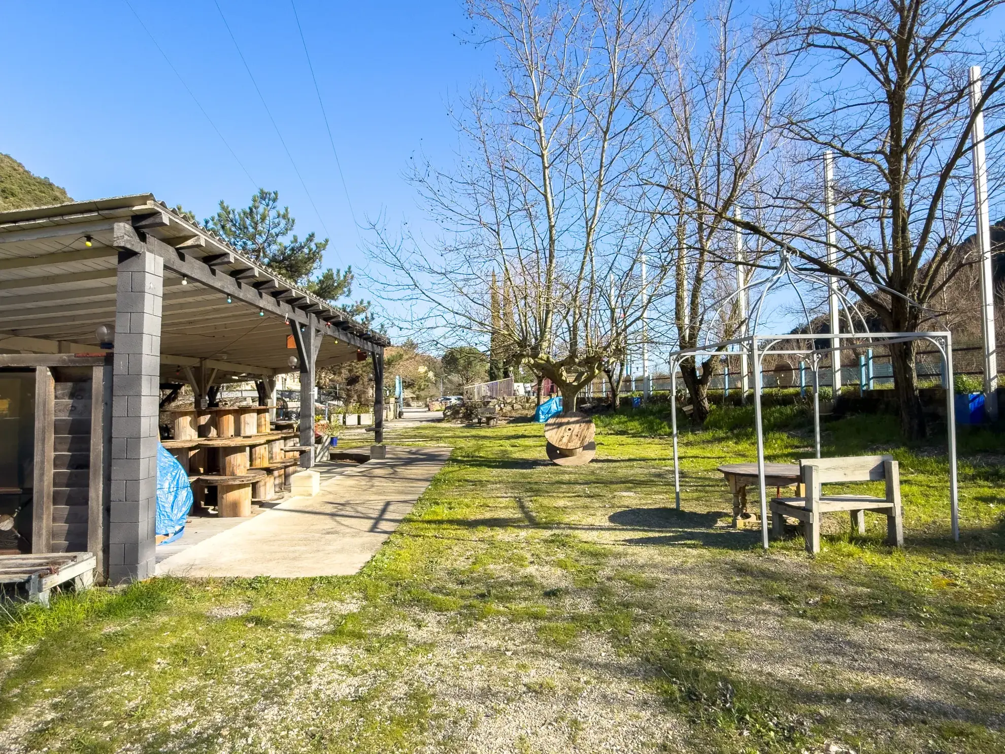 Murs commerciaux pour bar et concerts à Meysse - Opportunité à saisir 