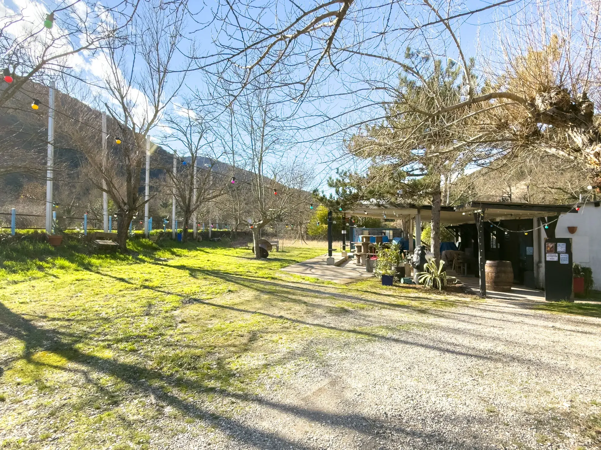 Murs commerciaux pour bar et concerts à Meysse - Opportunité à saisir 