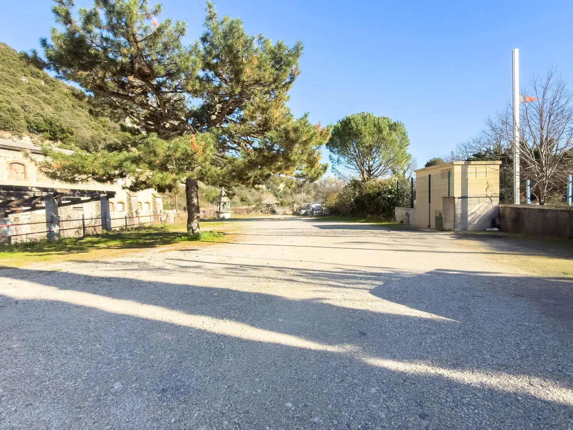 Murs commerciaux pour bar et concerts à Meysse - Opportunité à saisir 