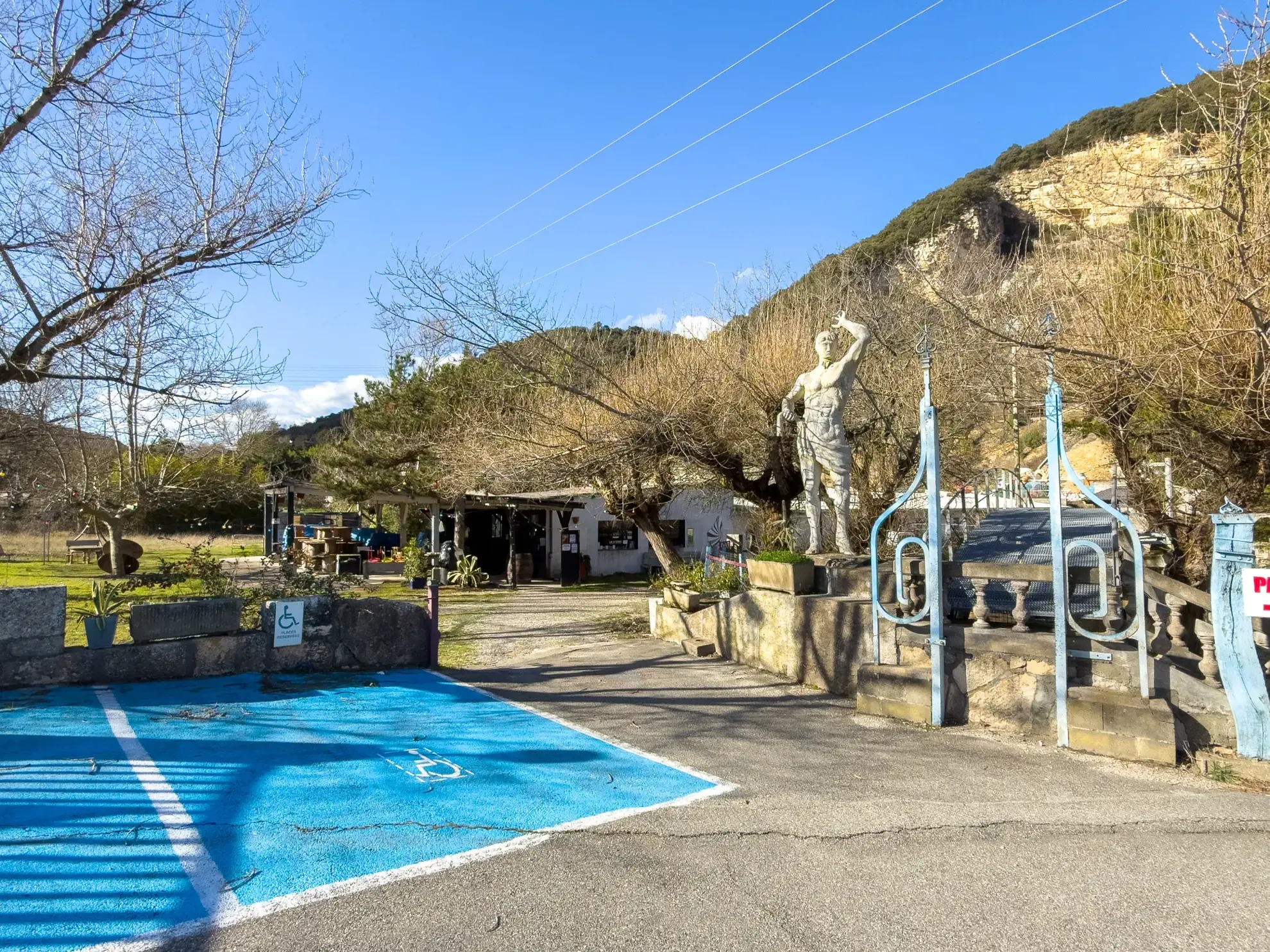 Murs commerciaux pour bar et concerts à Meysse - Opportunité à saisir 