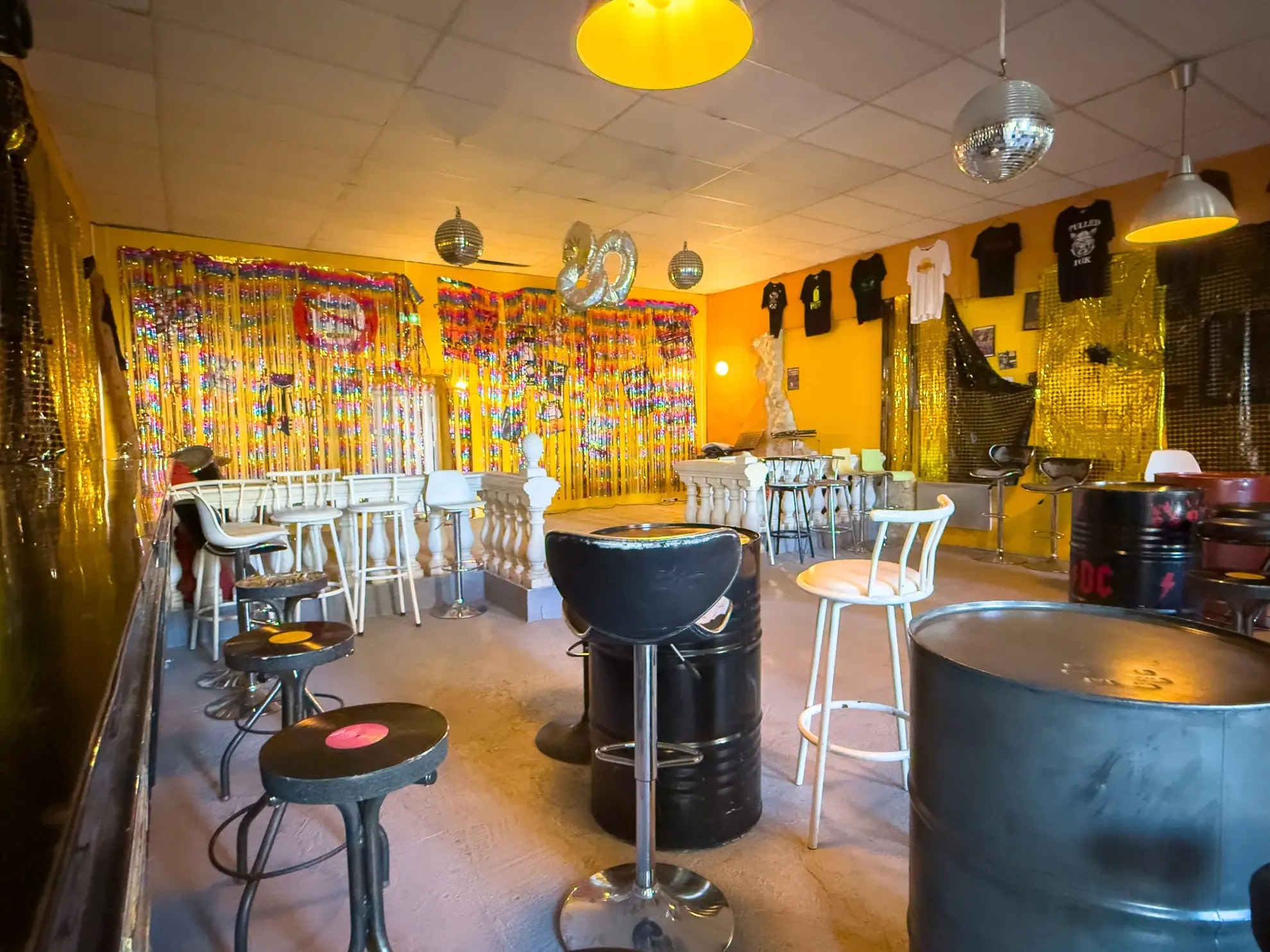 Murs commerciaux pour bar et concerts à Meysse - Opportunité à saisir 