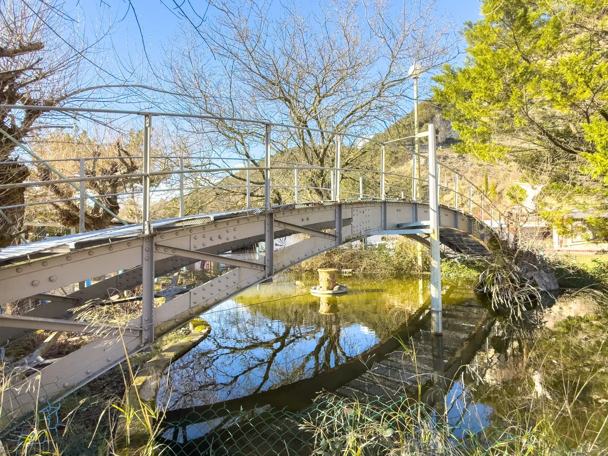 Murs commerciaux pour bar et concerts à Meysse - Opportunité à saisir 