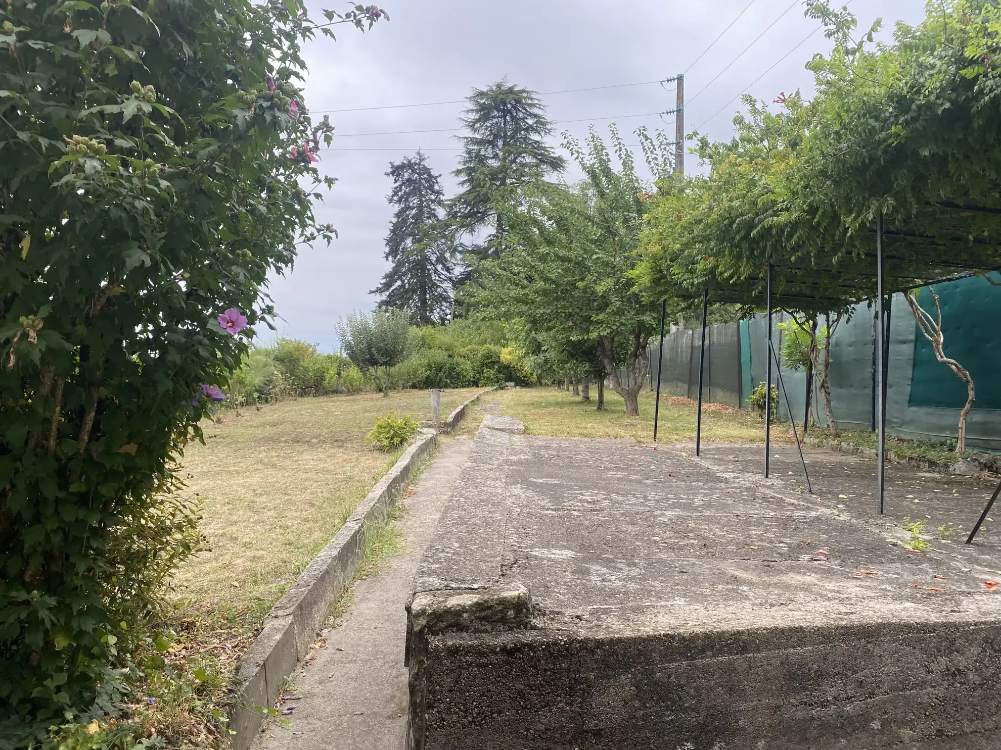 Maison de 136 m² à La Réole avec grand jardin et garage, investissement potentiel 