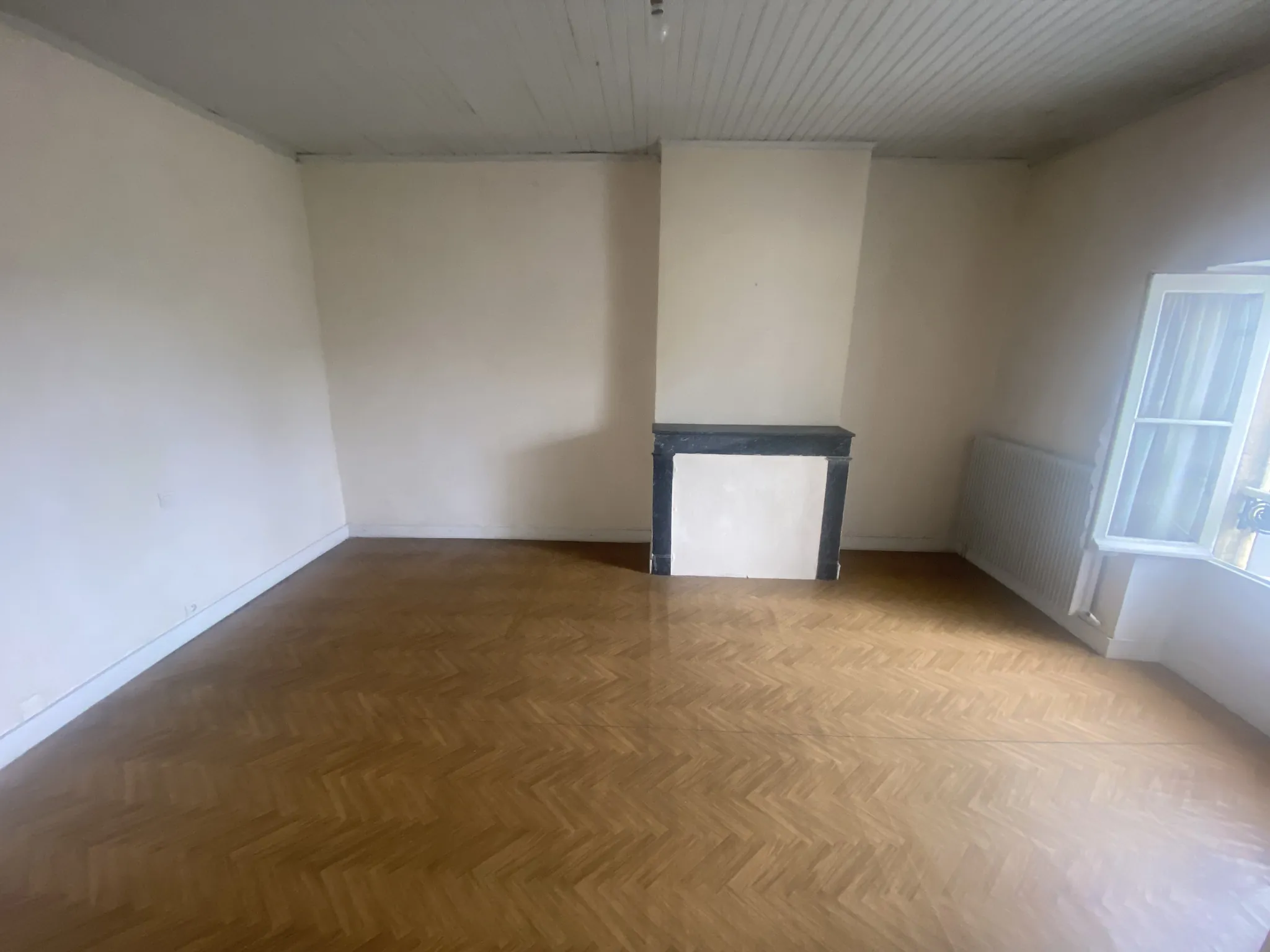 Maison de 136 m² à La Réole avec grand jardin et garage, investissement potentiel 