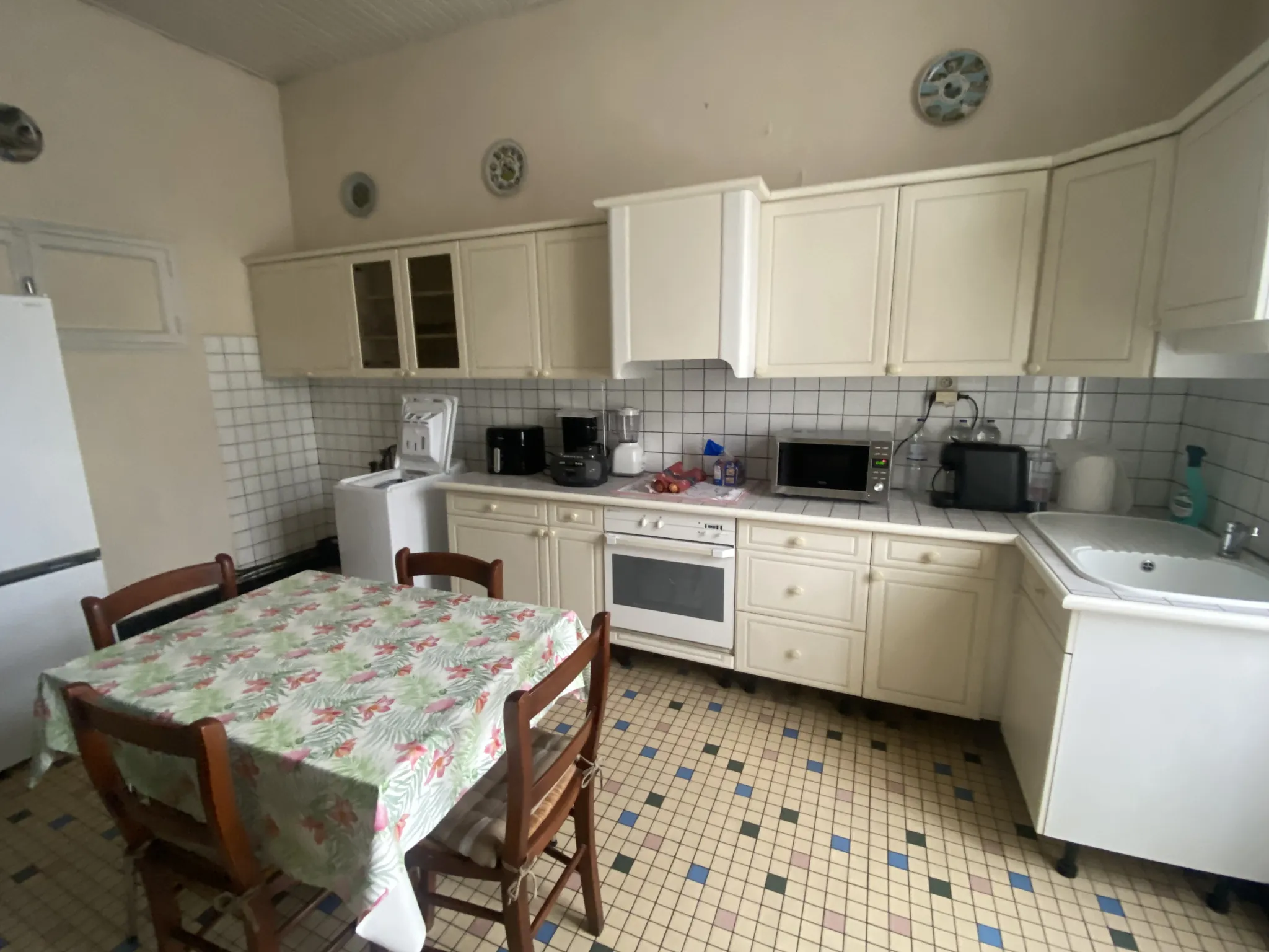 Maison de 136 m² à La Réole avec grand jardin et garage, investissement potentiel 