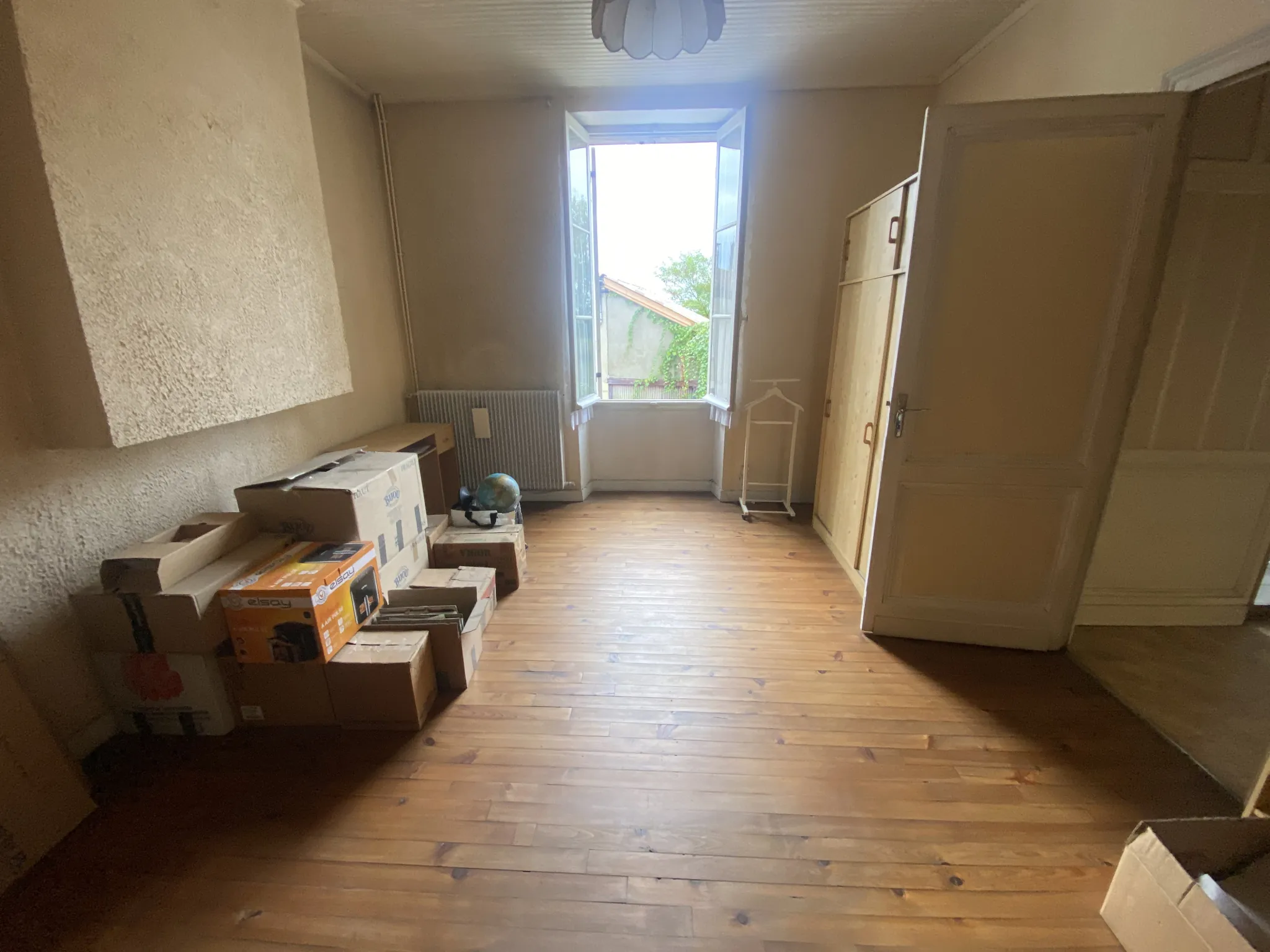 Maison de 136 m² à La Réole avec grand jardin et garage, investissement potentiel 