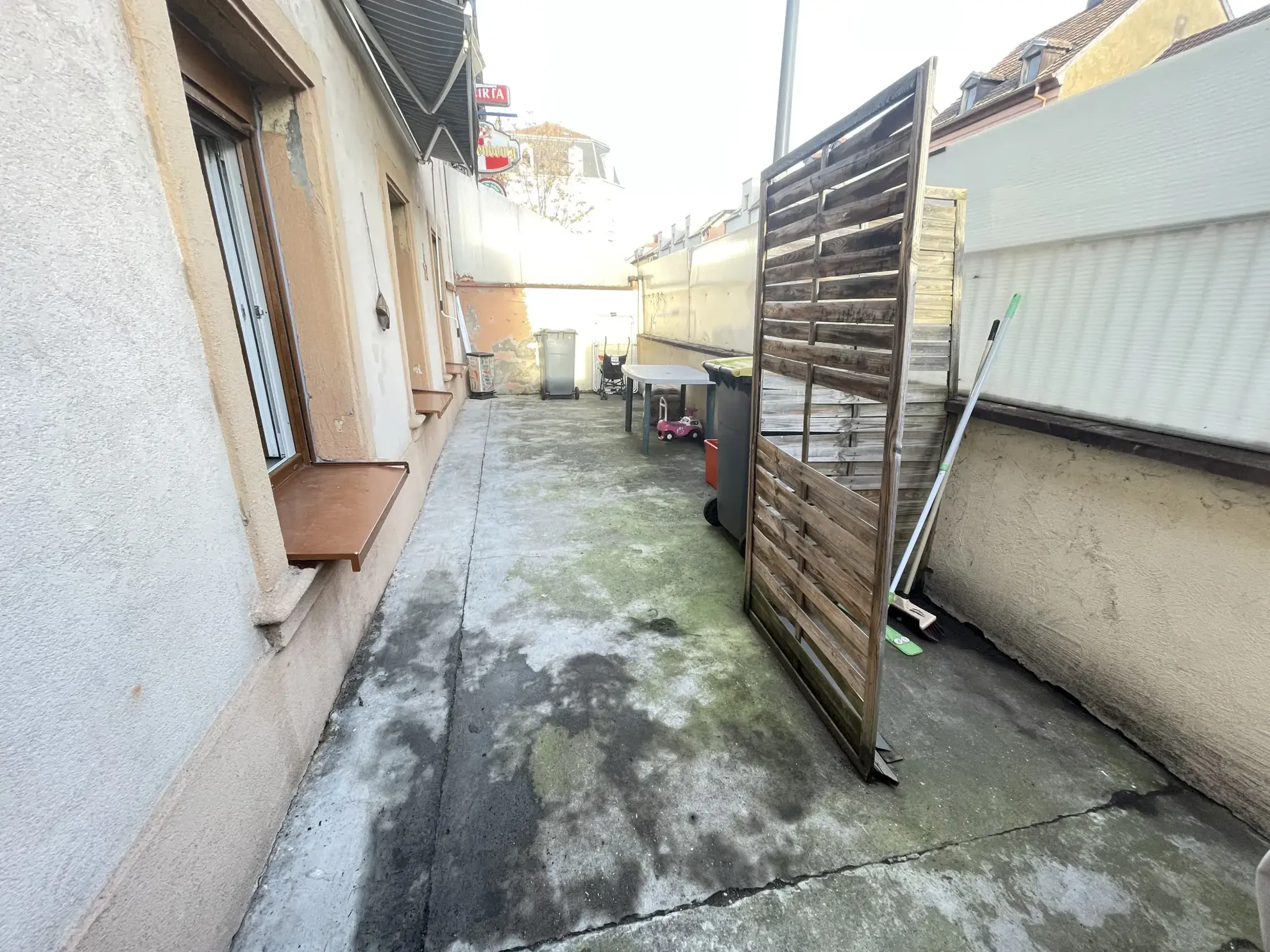 Appartement F3 à Mulhouse proche centre-ville avec cour et emplacement privilégié 