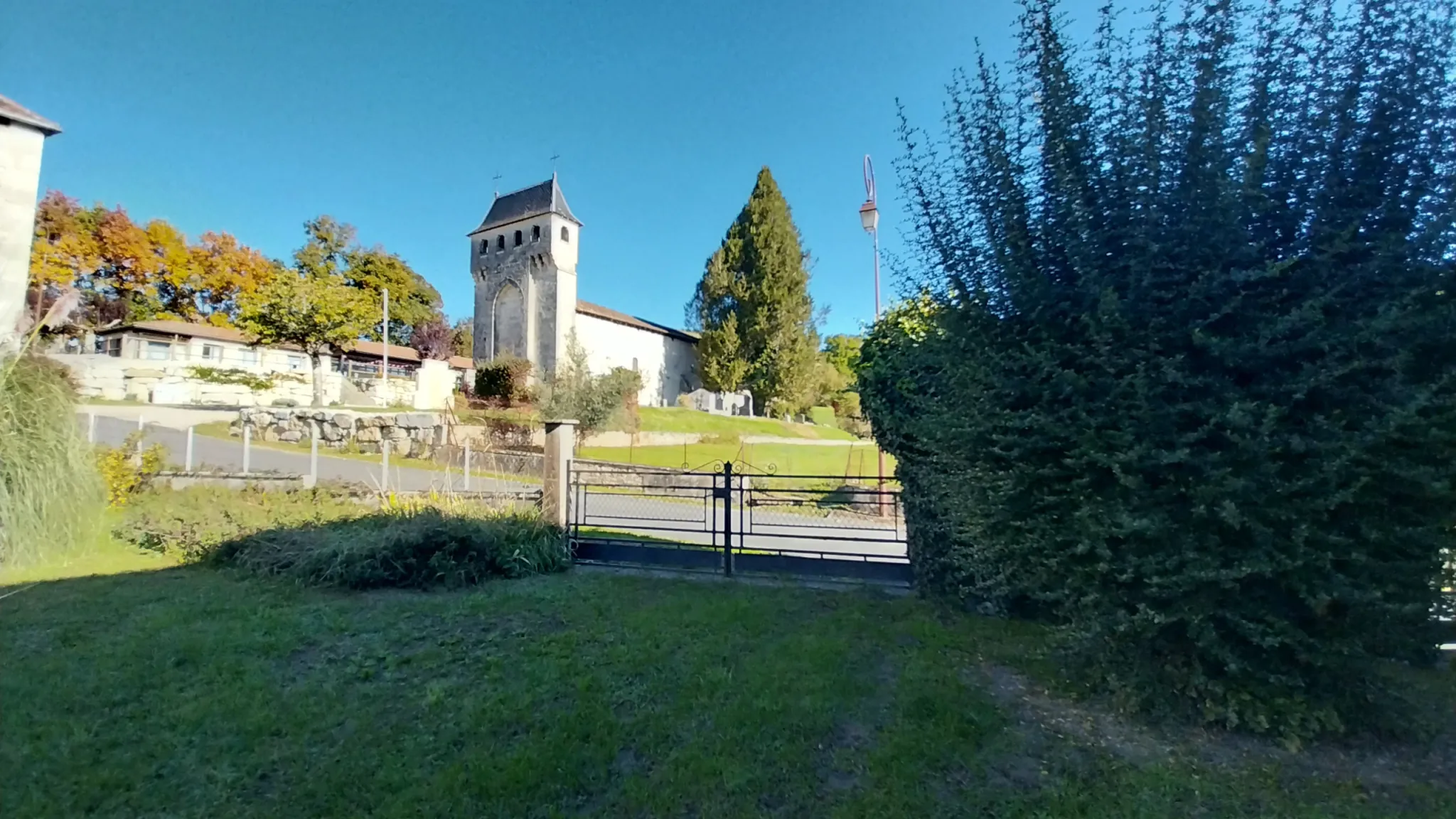 Spacieuse maison en pierre de 210m² avec jardin et vue village en Dordogne 