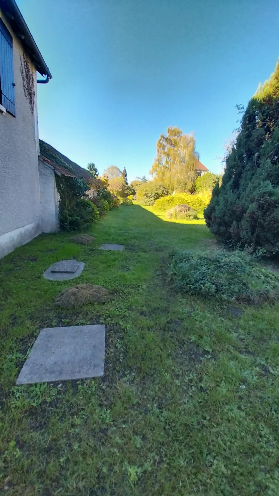 Spacieuse maison en pierre de 210m² avec jardin et vue village en Dordogne 