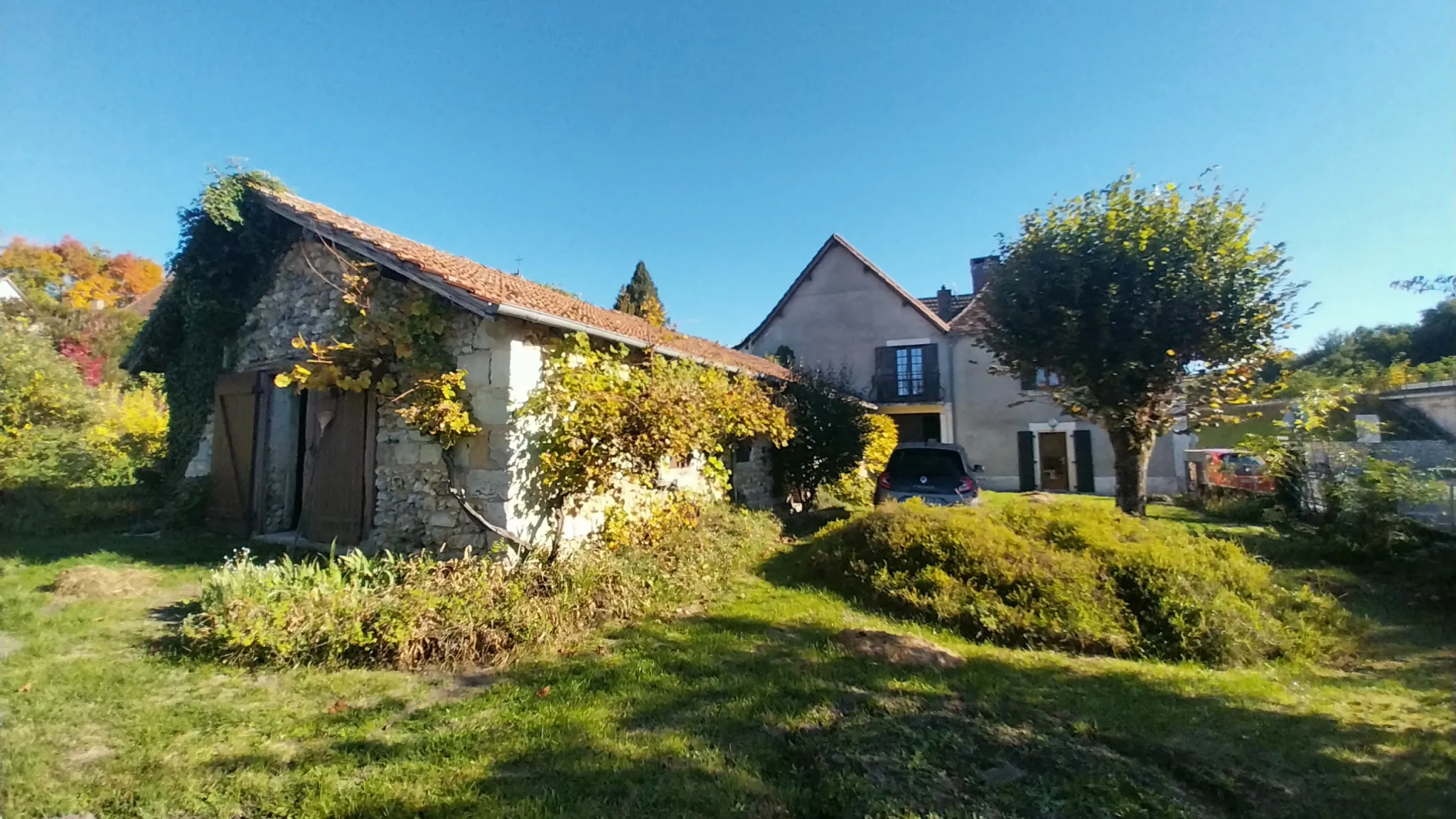 Spacieuse maison en pierre de 210m² avec jardin dans un village de Dordogne