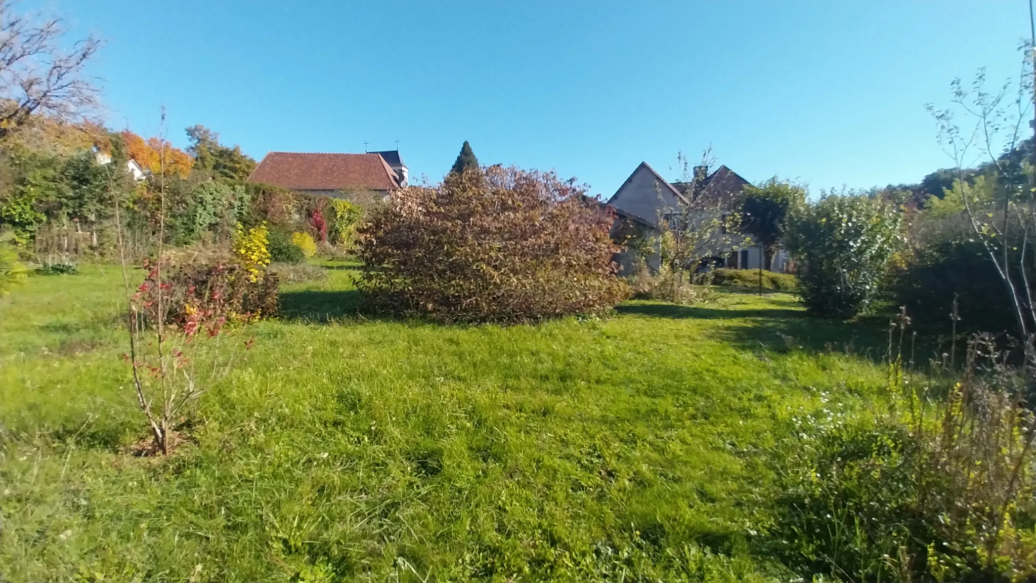 Spacieuse maison en pierre de 210m² avec jardin et vue village en Dordogne 