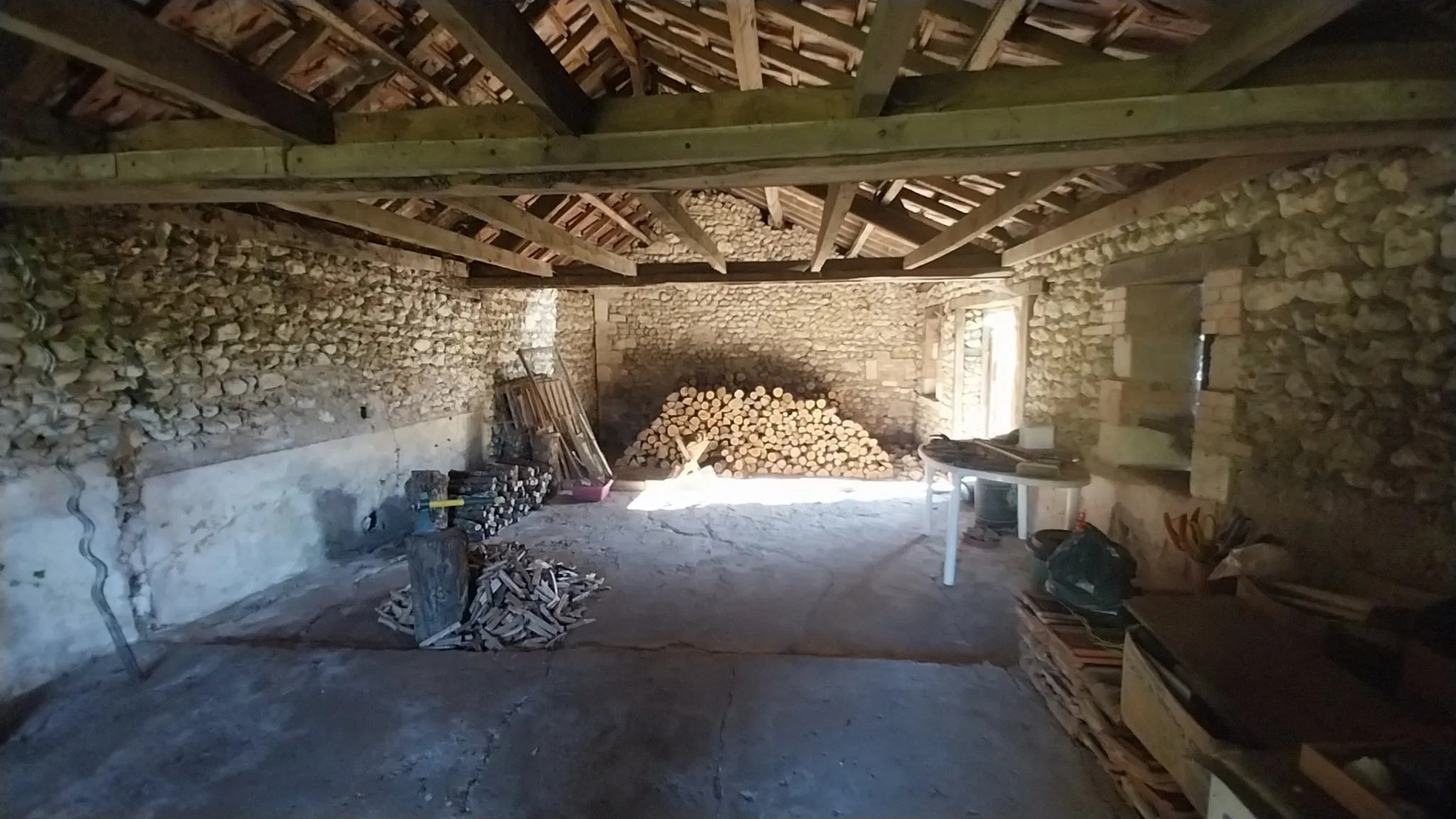 Spacieuse maison en pierre de 210m² avec jardin et vue village en Dordogne 