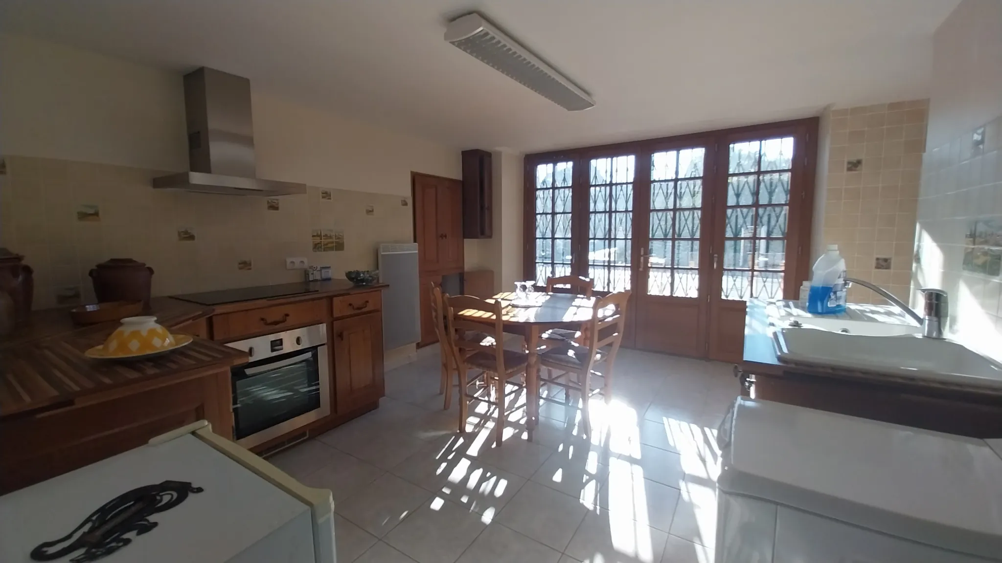 Spacieuse maison en pierre de 210m² avec jardin et vue village en Dordogne 