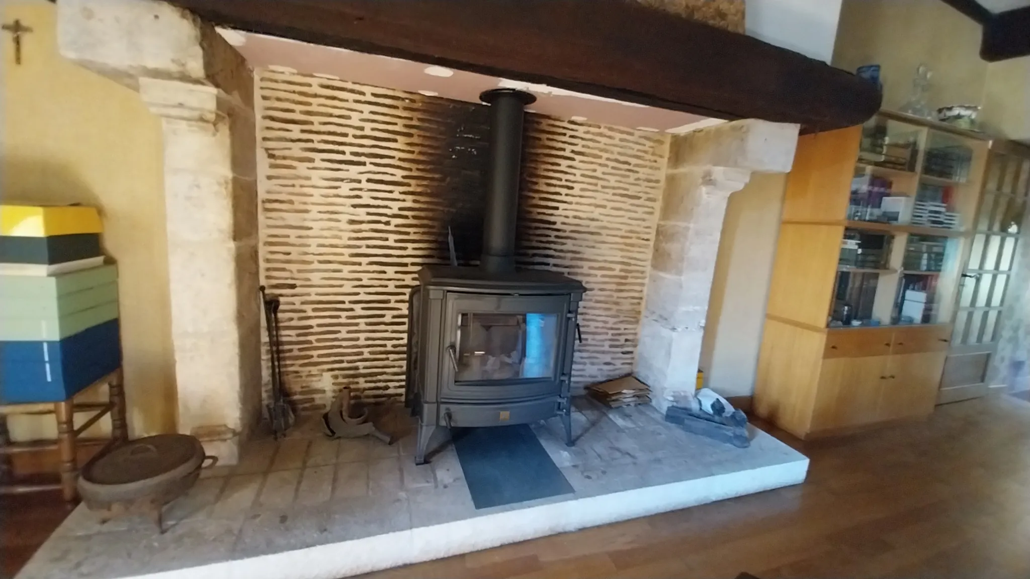 Spacieuse maison en pierre de 210m² avec jardin et vue village en Dordogne 