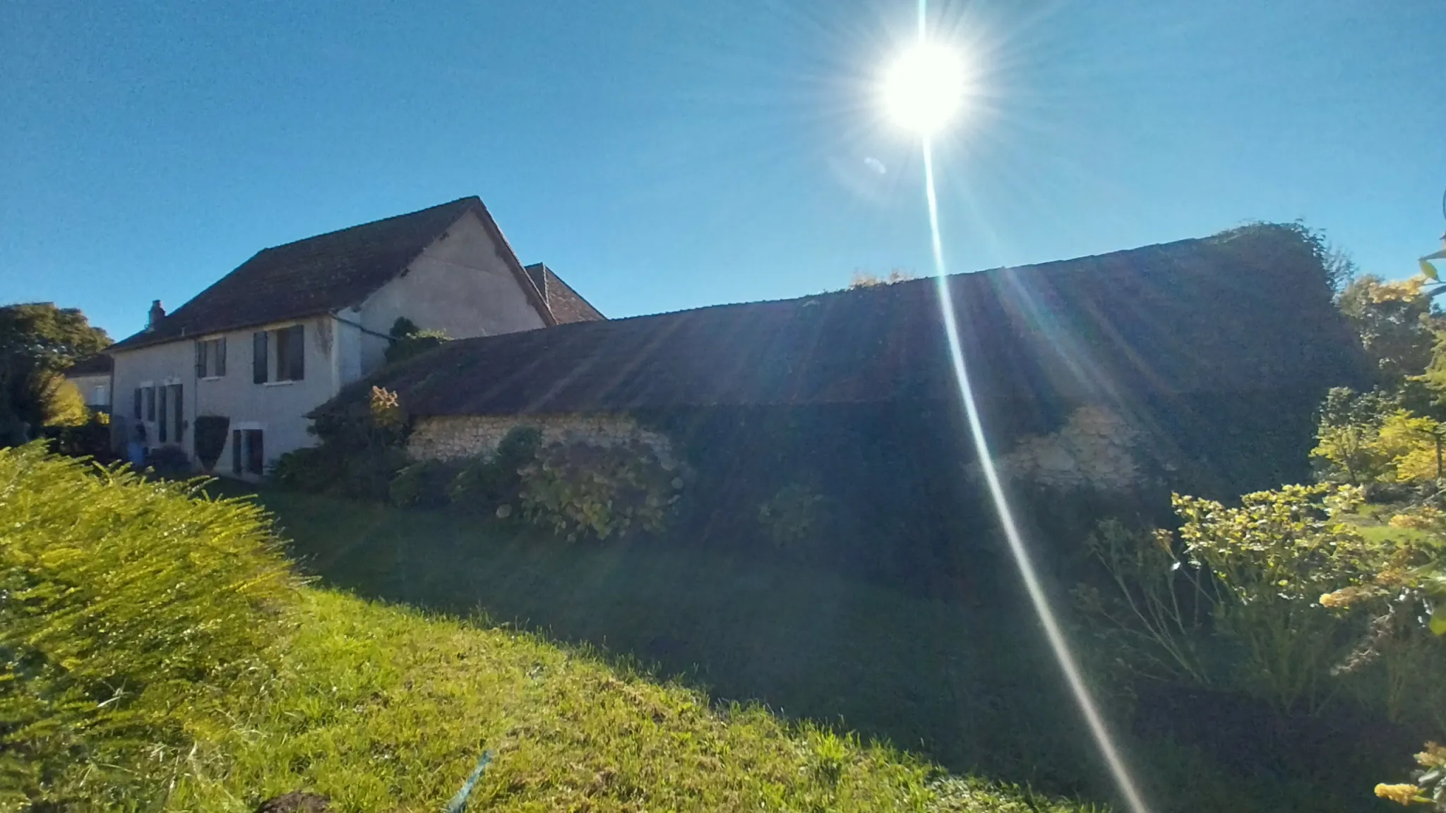 Spacieuse maison en pierre de 210m² avec jardin et vue village en Dordogne 