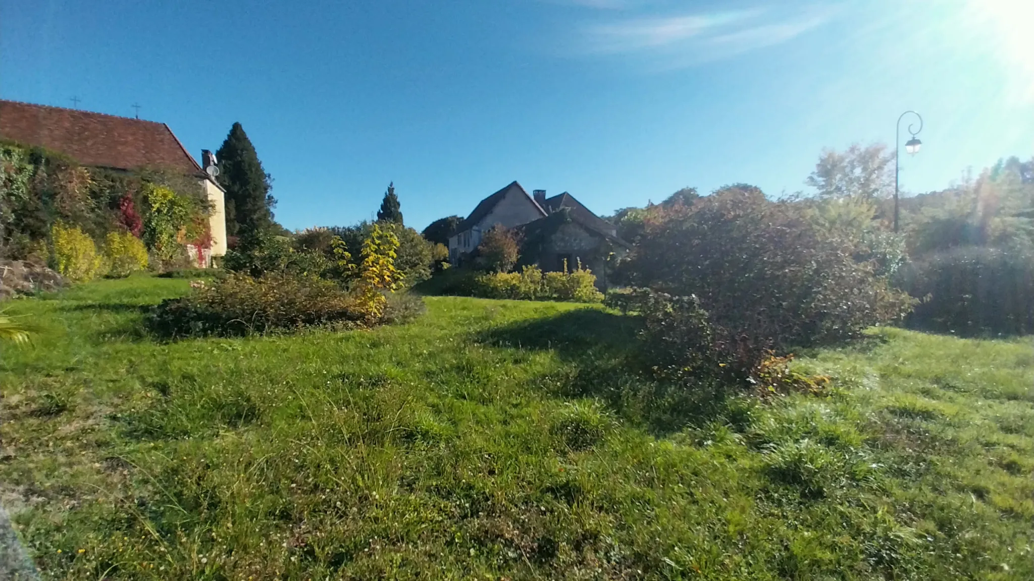 Spacieuse maison en pierre de 210m² avec jardin et vue village en Dordogne 