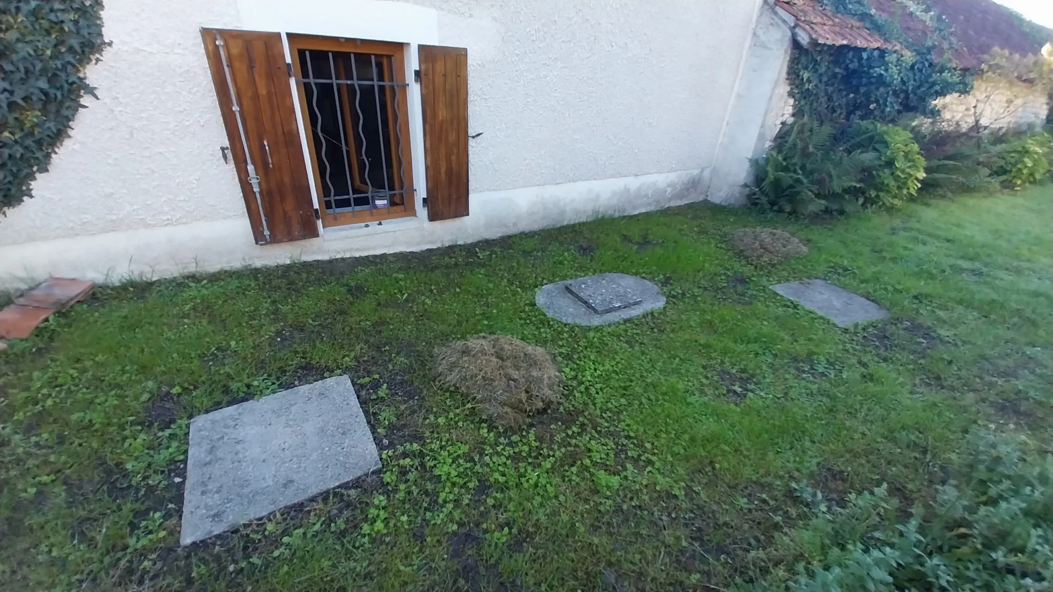 Spacieuse maison en pierre de 210m² avec jardin et vue village en Dordogne 