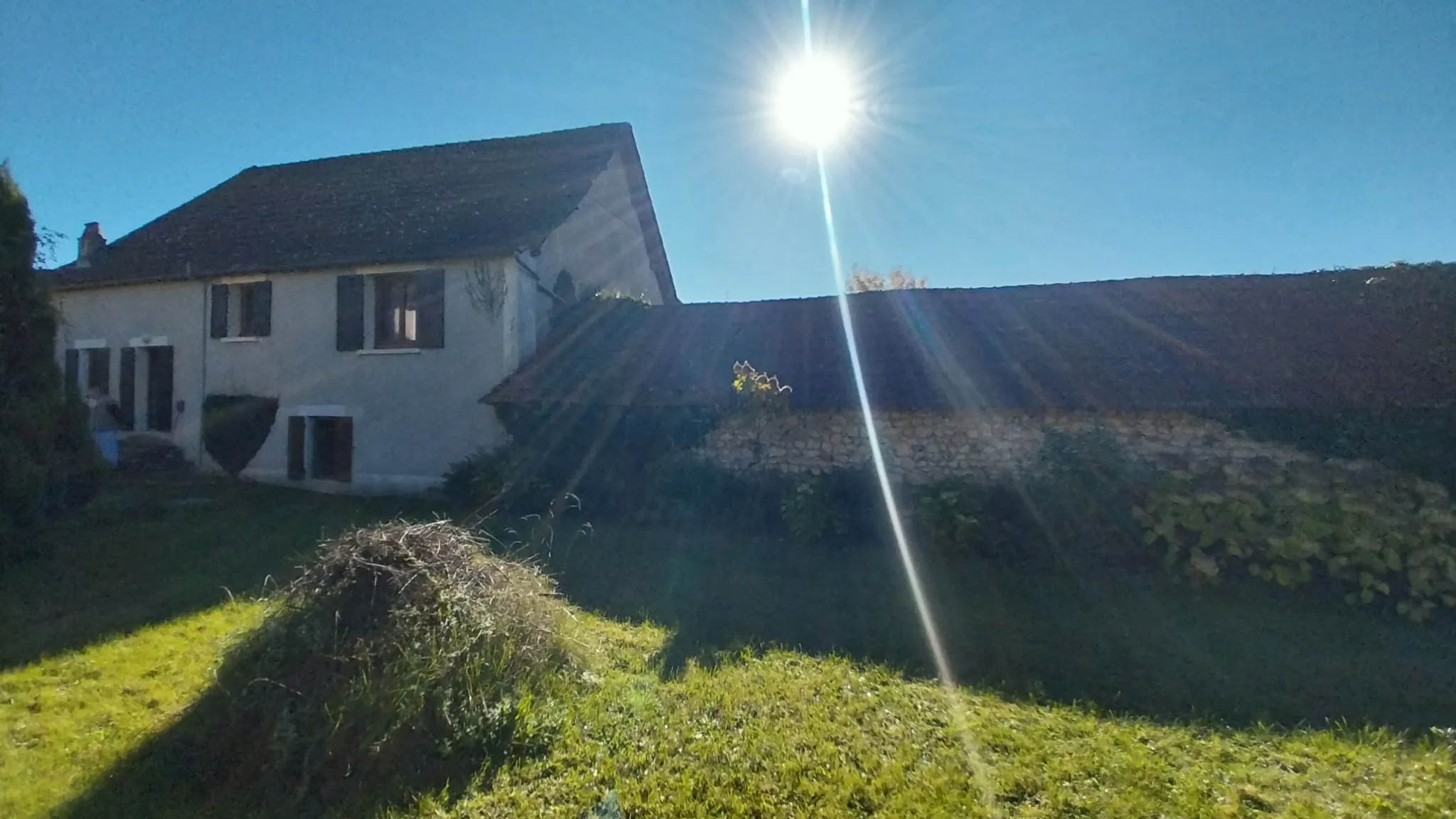 Spacieuse maison en pierre de 210m² avec jardin et vue village en Dordogne 