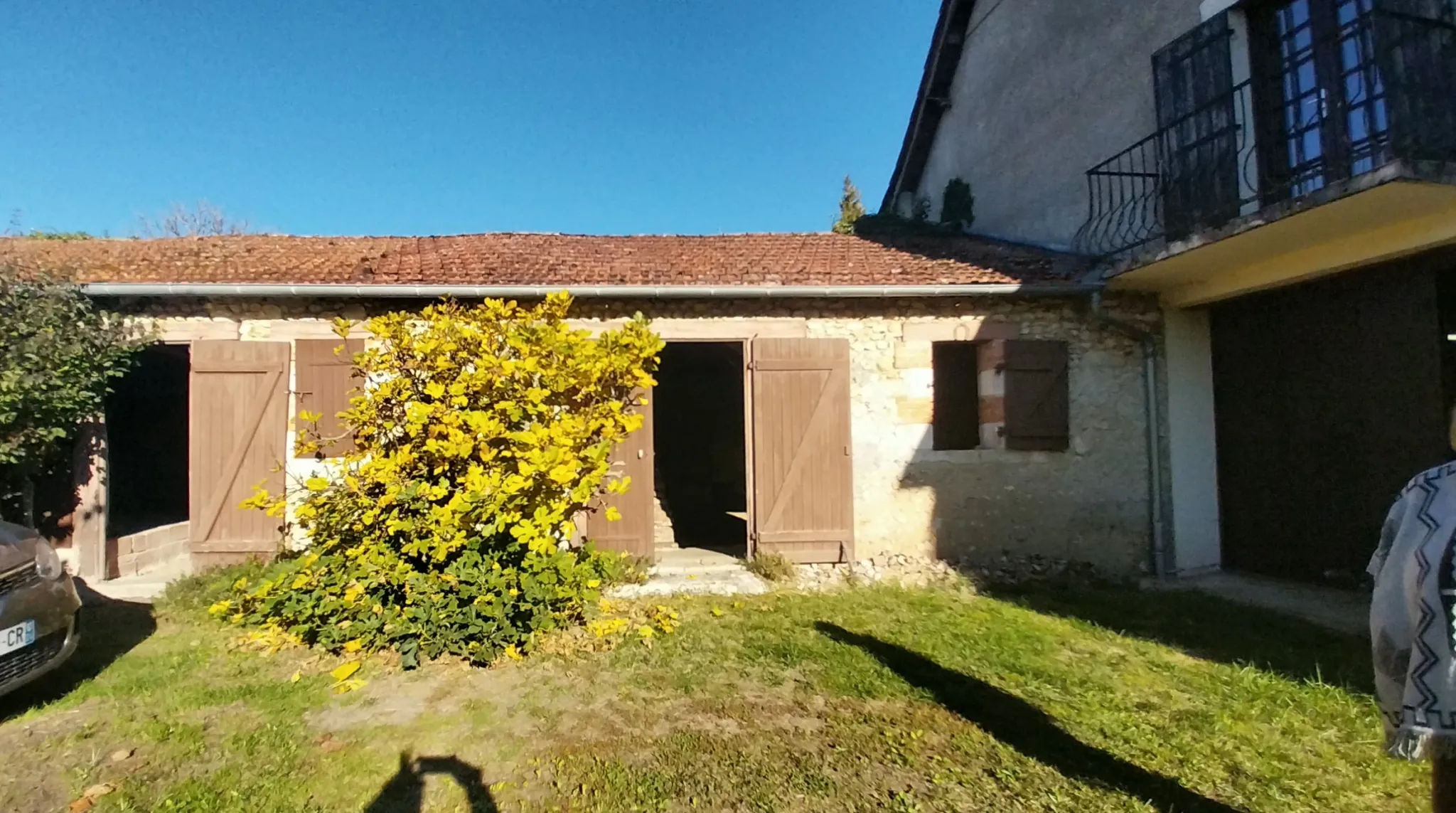 Spacieuse maison en pierre de 210m² avec jardin et vue village en Dordogne 