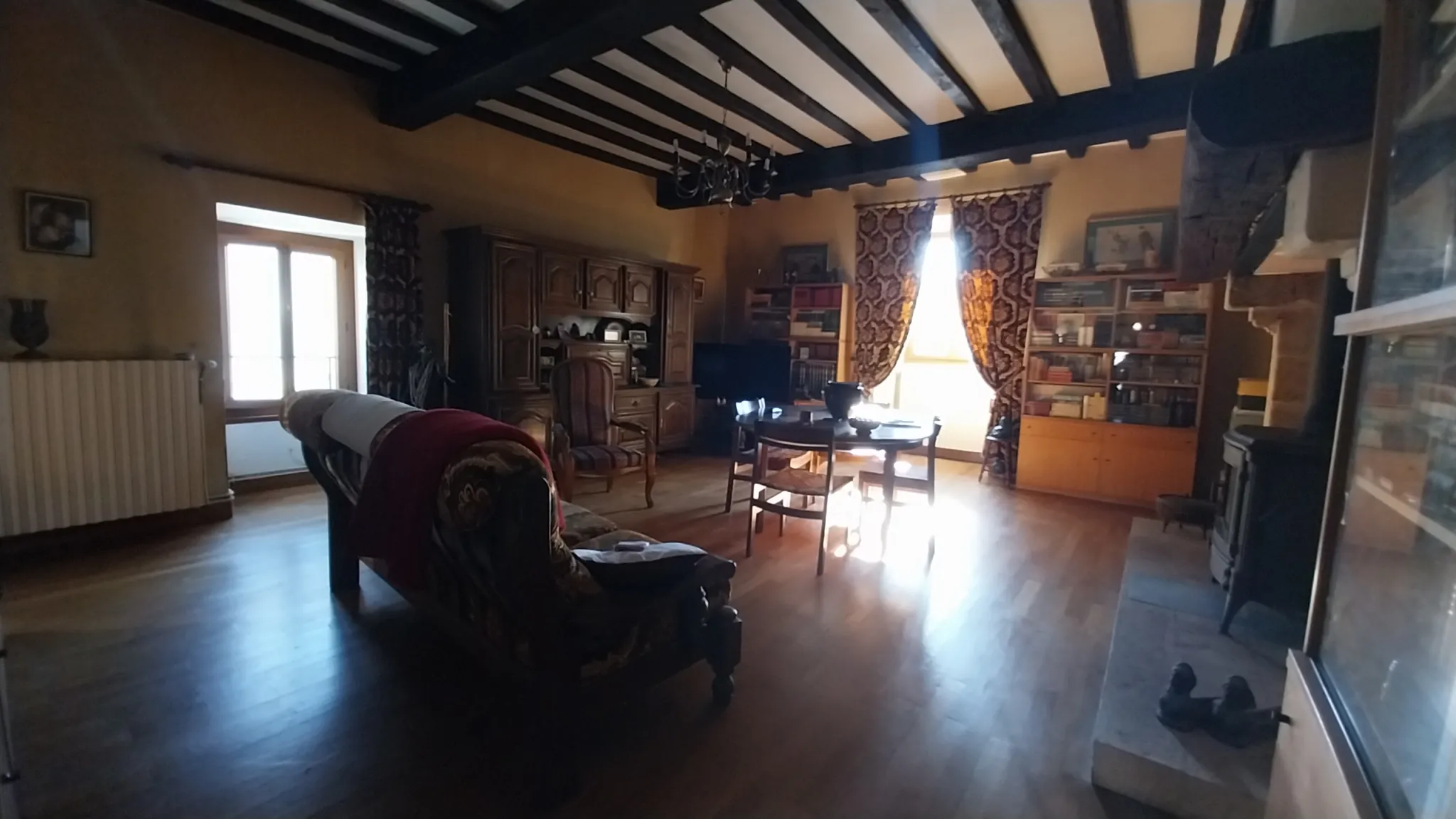 Spacieuse maison en pierre de 210m² avec jardin et vue village en Dordogne 