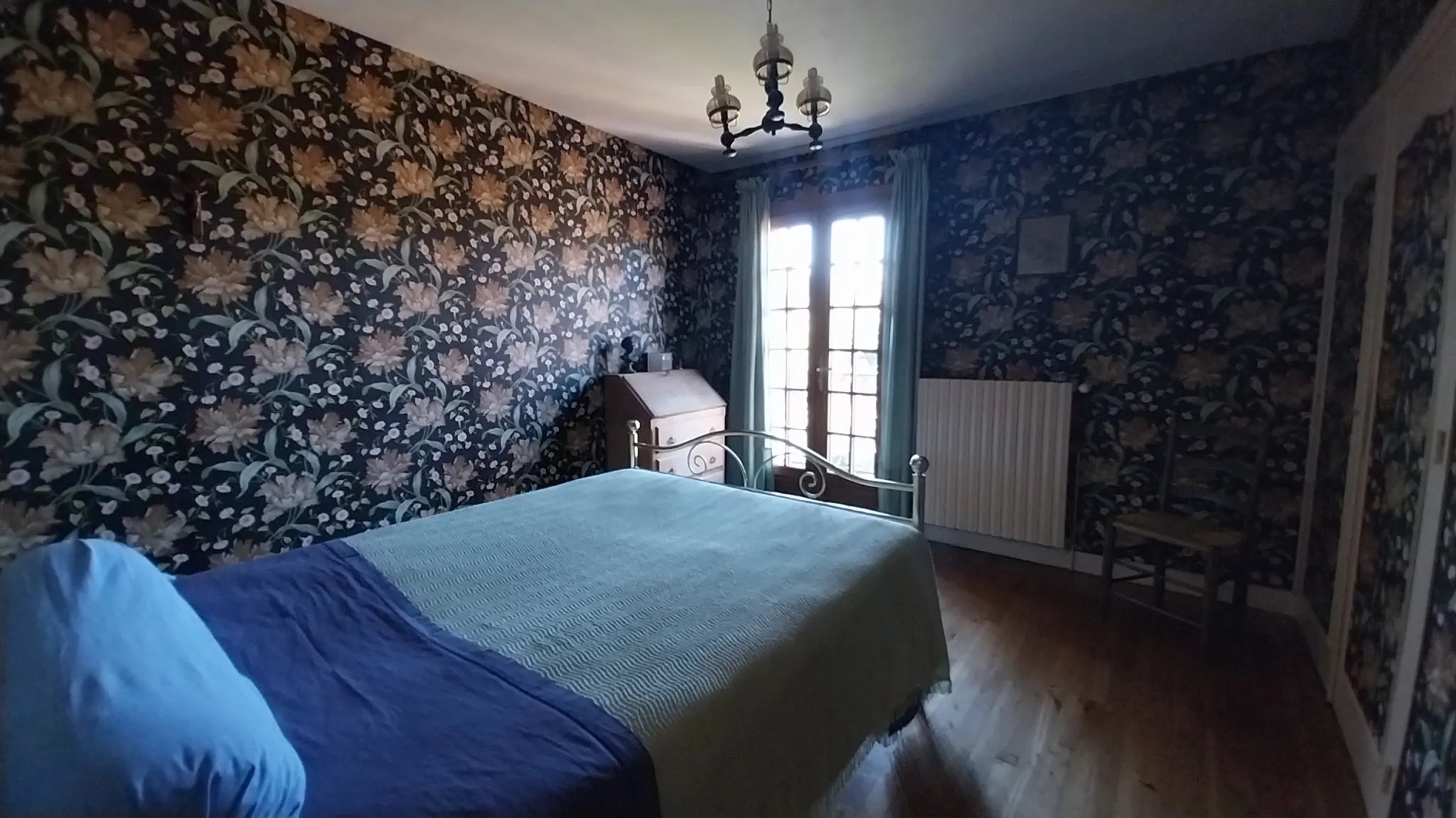 Spacieuse maison en pierre de 210m² avec jardin et vue village en Dordogne 