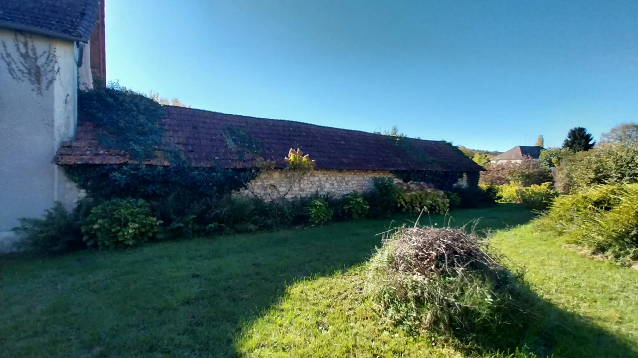 Spacieuse maison en pierre de 210m² avec jardin et vue village en Dordogne 