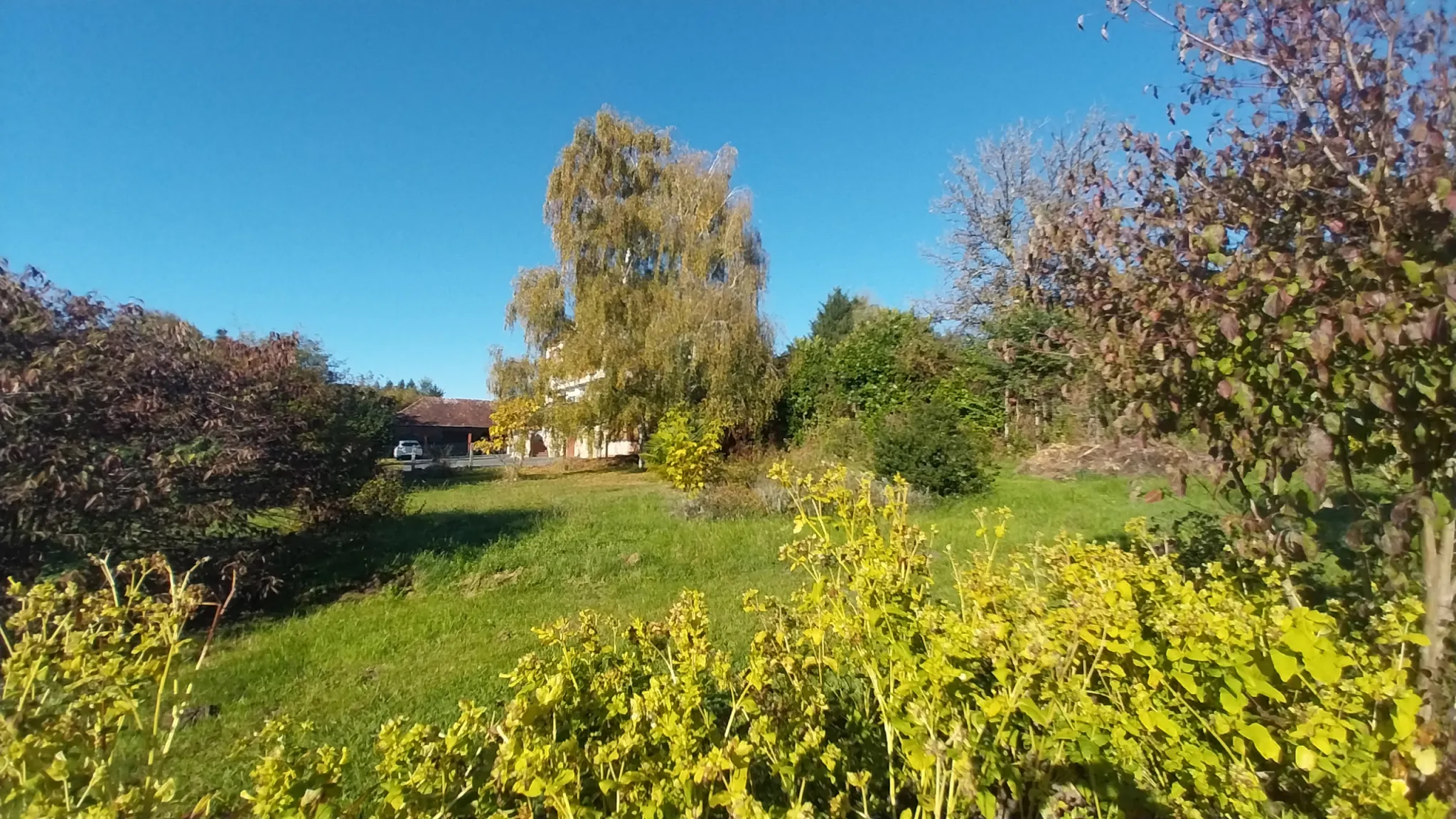 Spacieuse maison en pierre de 210m² avec jardin et vue village en Dordogne 