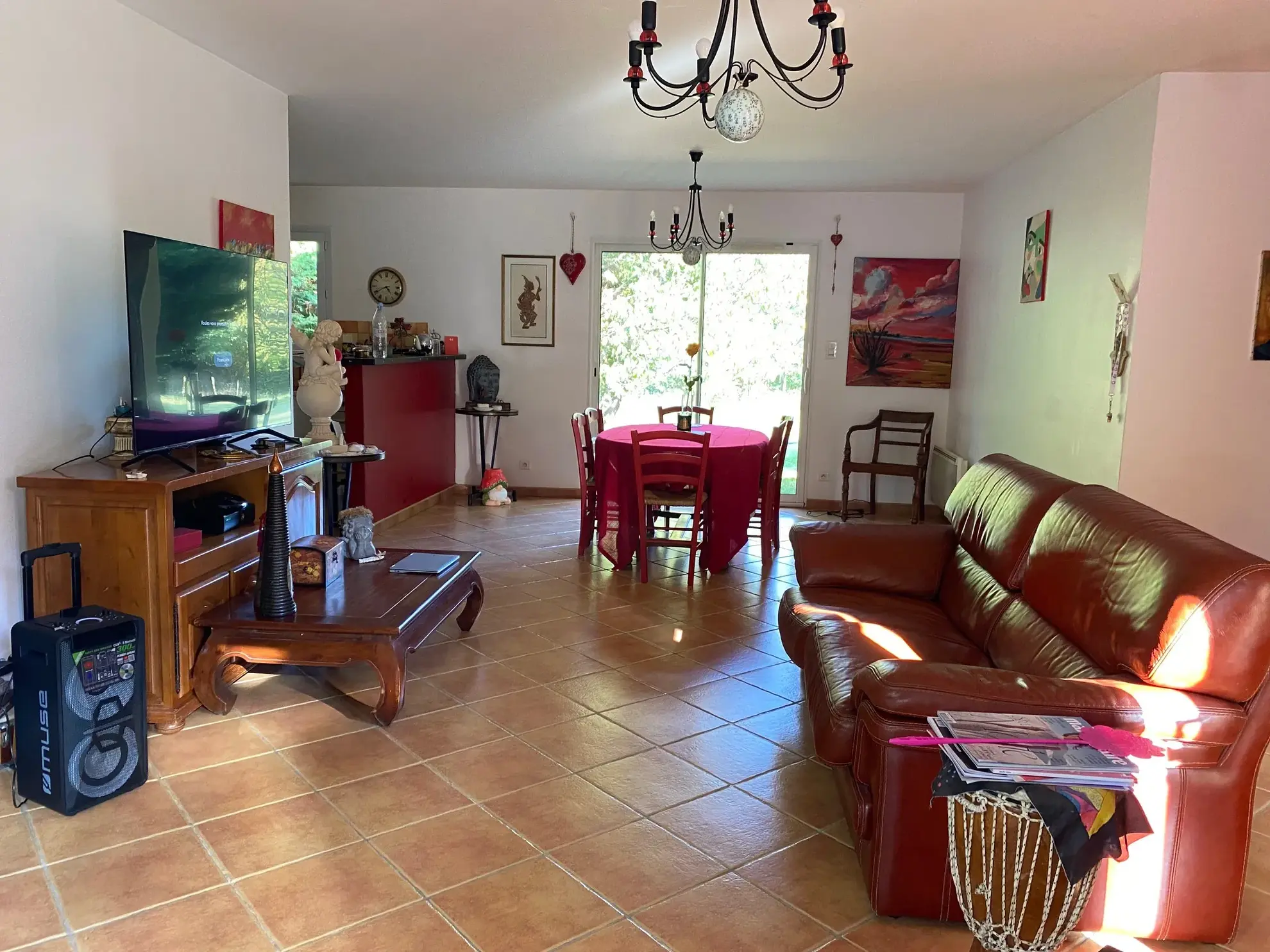 Maison de plain-pied à Ribérac avec terrain arboré et garage – 3 chambres, lumineux espace de vie 