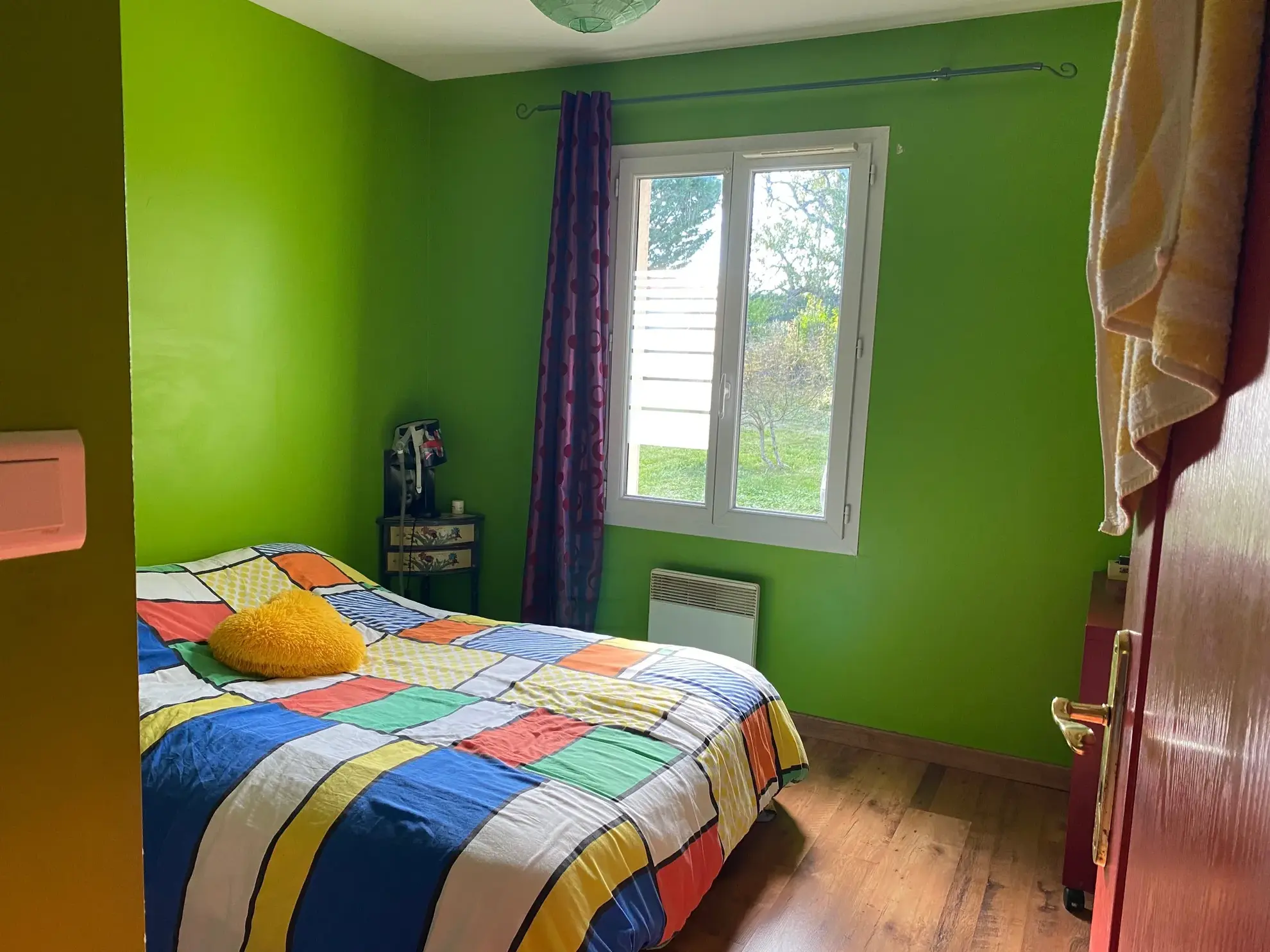 Maison de plain-pied à Ribérac avec terrain arboré et garage – 3 chambres, lumineux espace de vie 