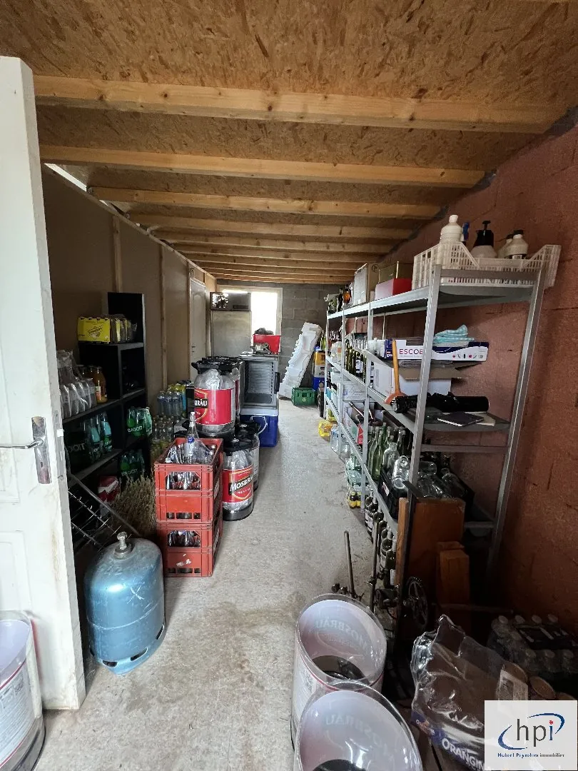 A vendre murs et fonds de commerce bar restaurant à Saint Affrique avec grand terrain 