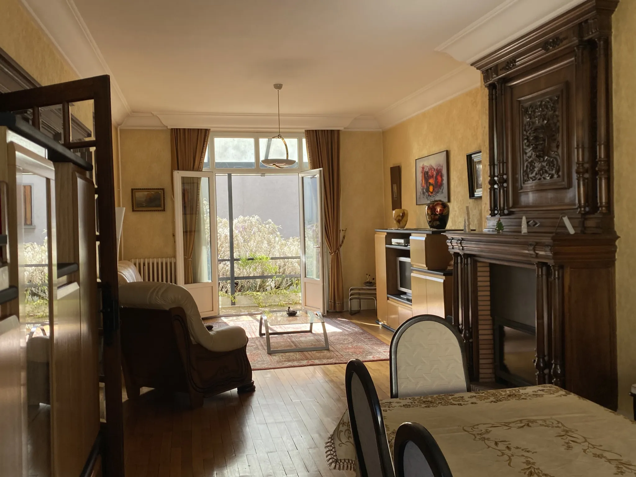 Maison d'architecte à Limoges avec grand séjour, jardin et potentiel de modernisation 