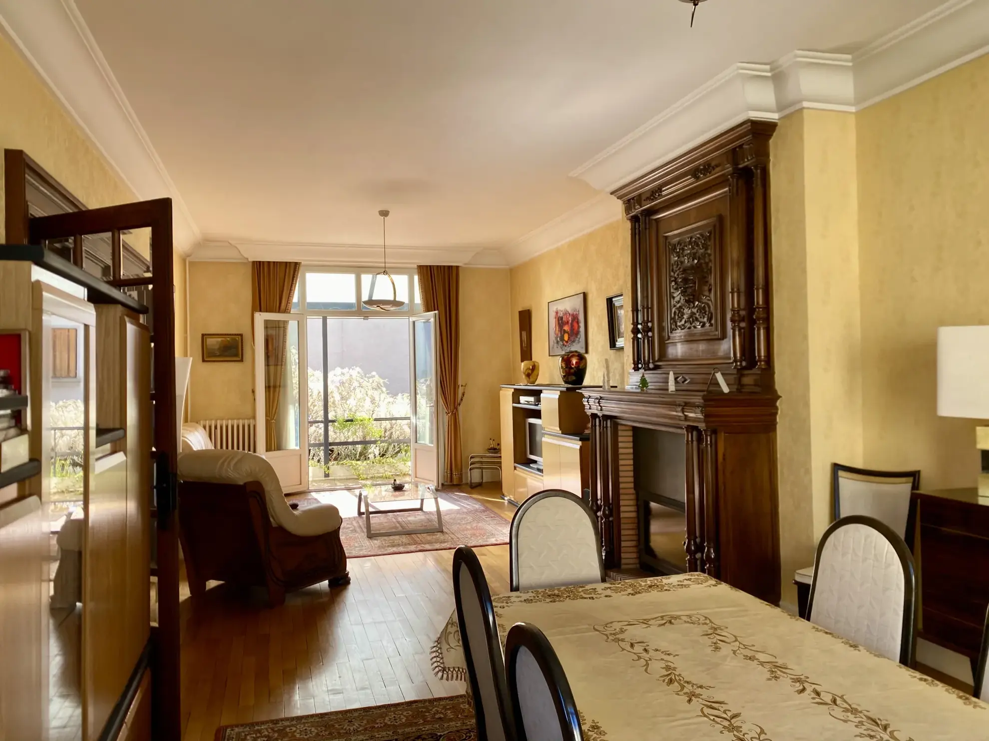 Maison d'architecte à Limoges avec grand séjour, jardin et potentiel de modernisation 