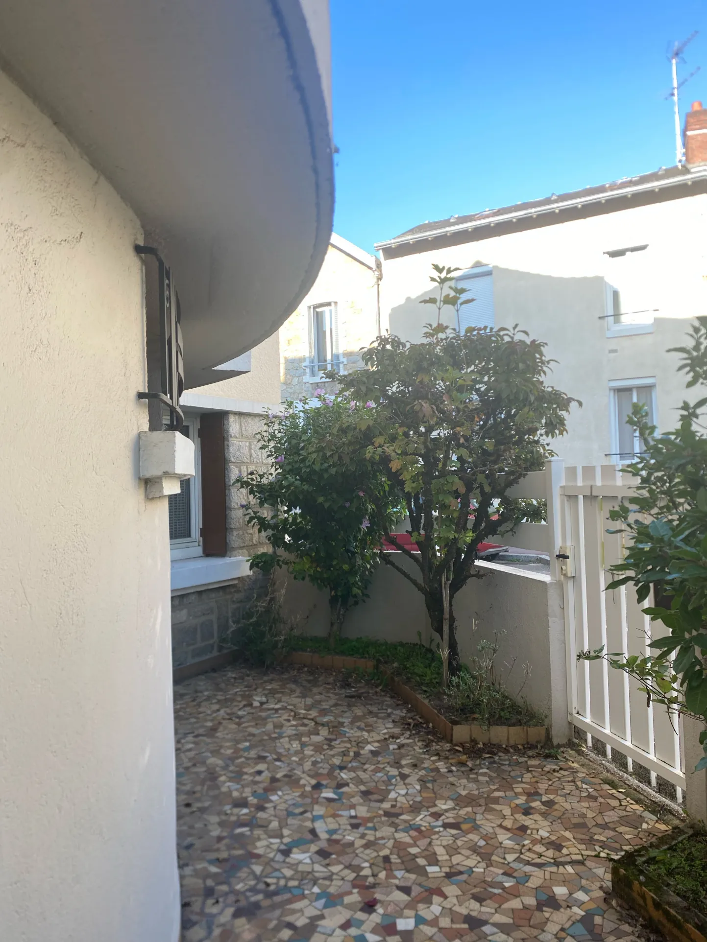 Maison d'architecte à Limoges avec grand séjour, jardin et potentiel de modernisation