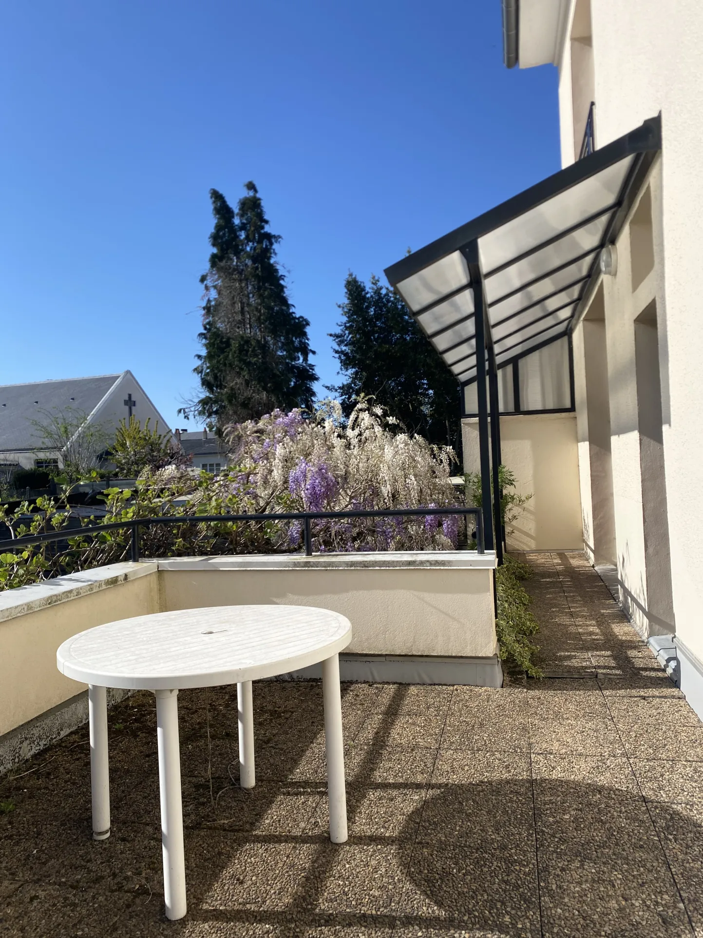 Maison d'architecte à Limoges avec grand séjour, jardin et potentiel de modernisation 