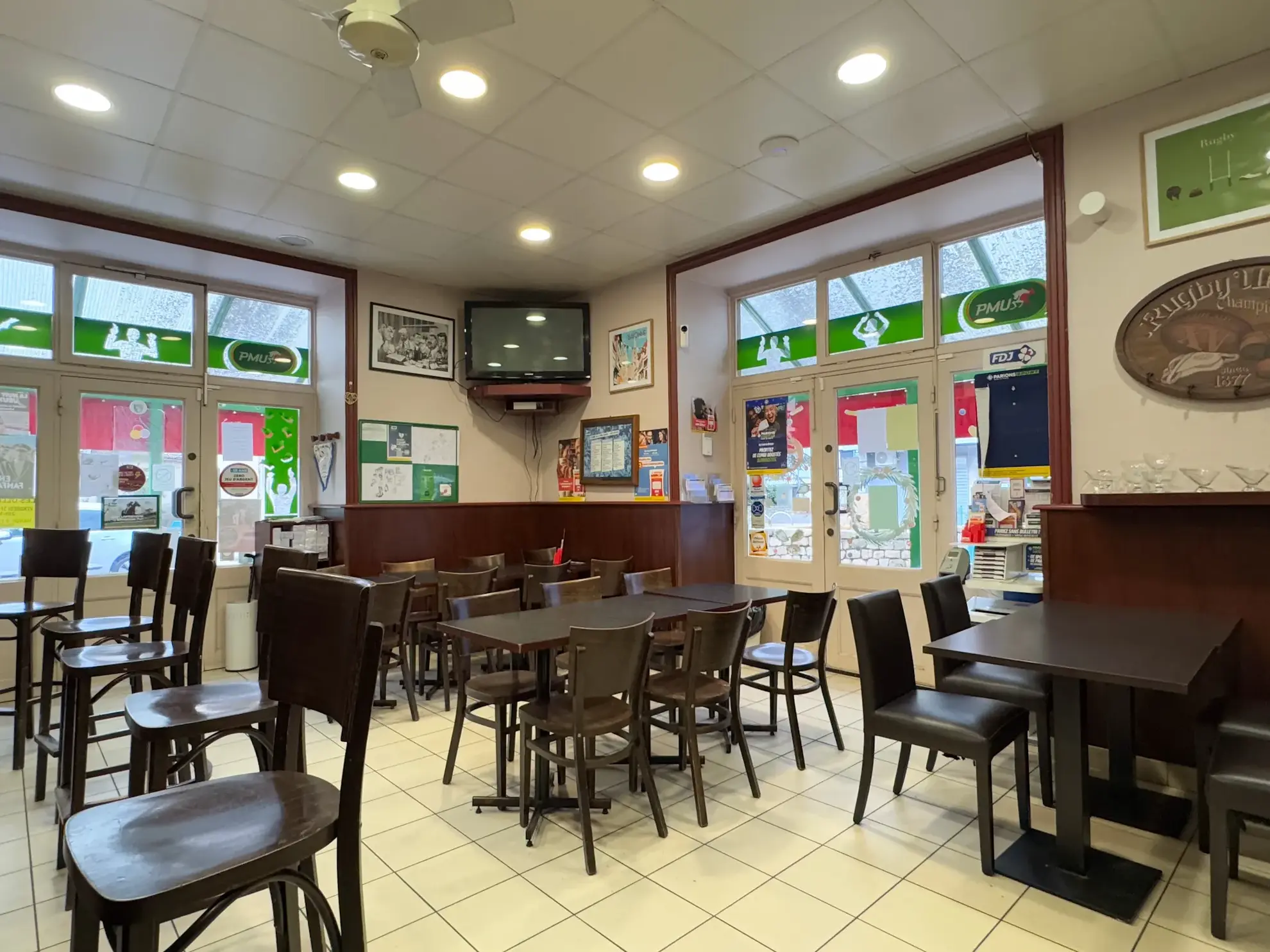 Fonds de commerce bar-restaurant avec licence IV à Saint-Sauveur-de-Montagut en Ardèche 