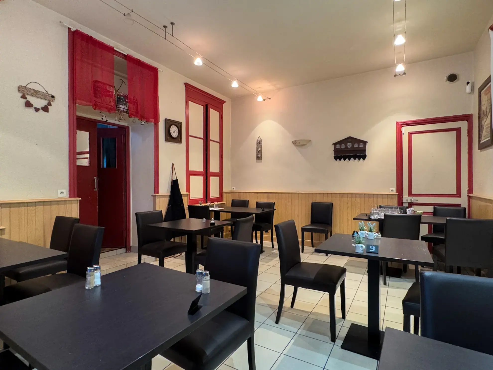 Fonds de commerce bar-restaurant avec licence IV à Saint-Sauveur-de-Montagut en Ardèche 