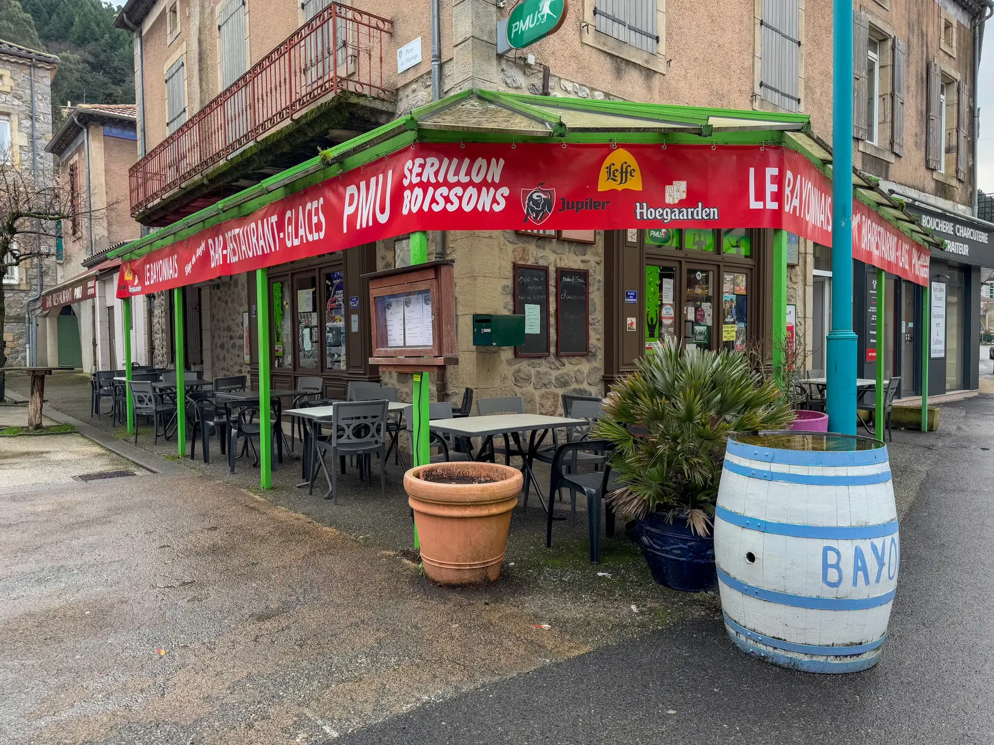 Fonds de commerce bar-restaurant avec licence IV à Saint-Sauveur-de-Montagut en Ardèche 