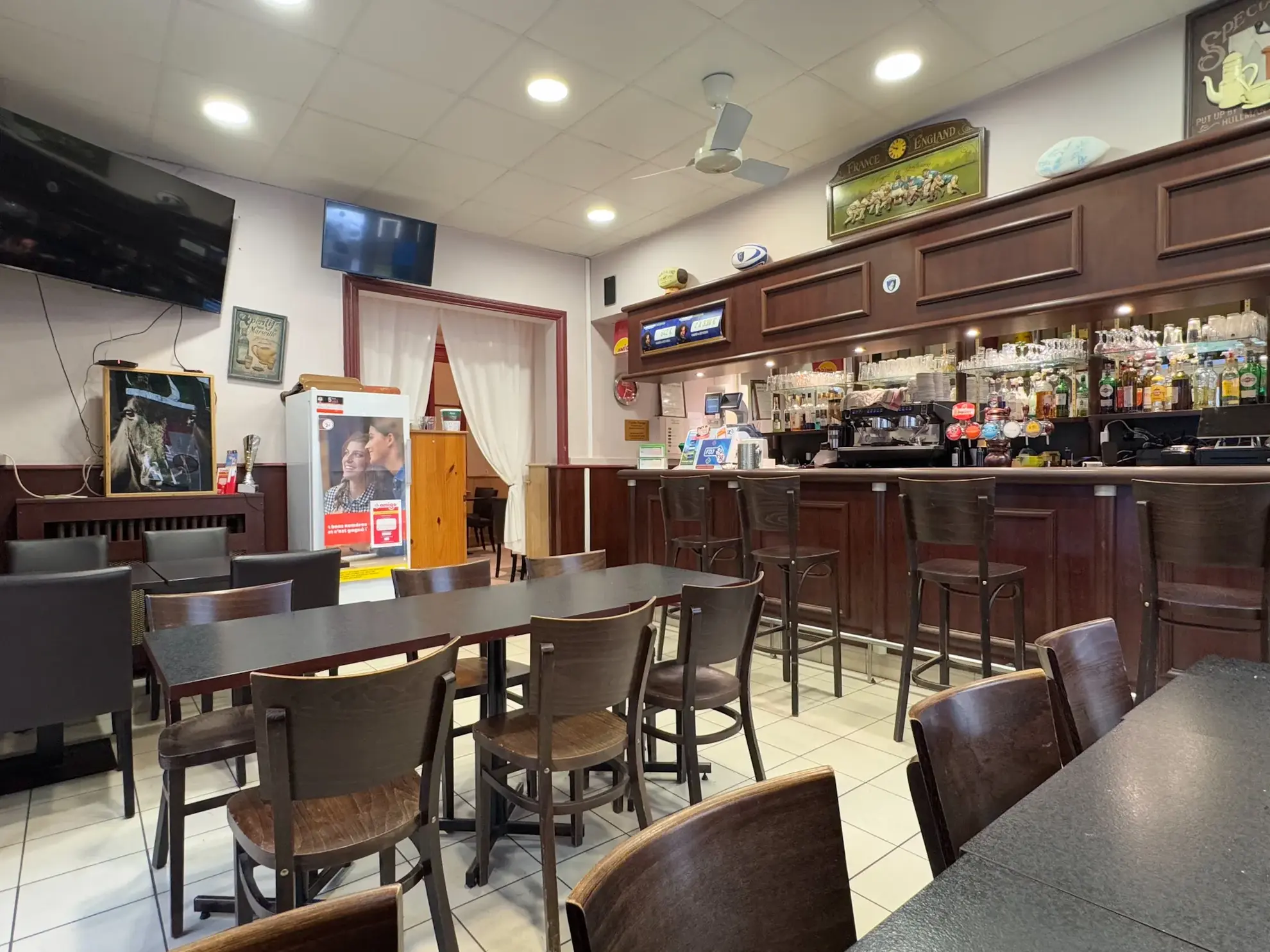 Fonds de commerce bar-restaurant avec licence IV à Saint-Sauveur-de-Montagut en Ardèche 