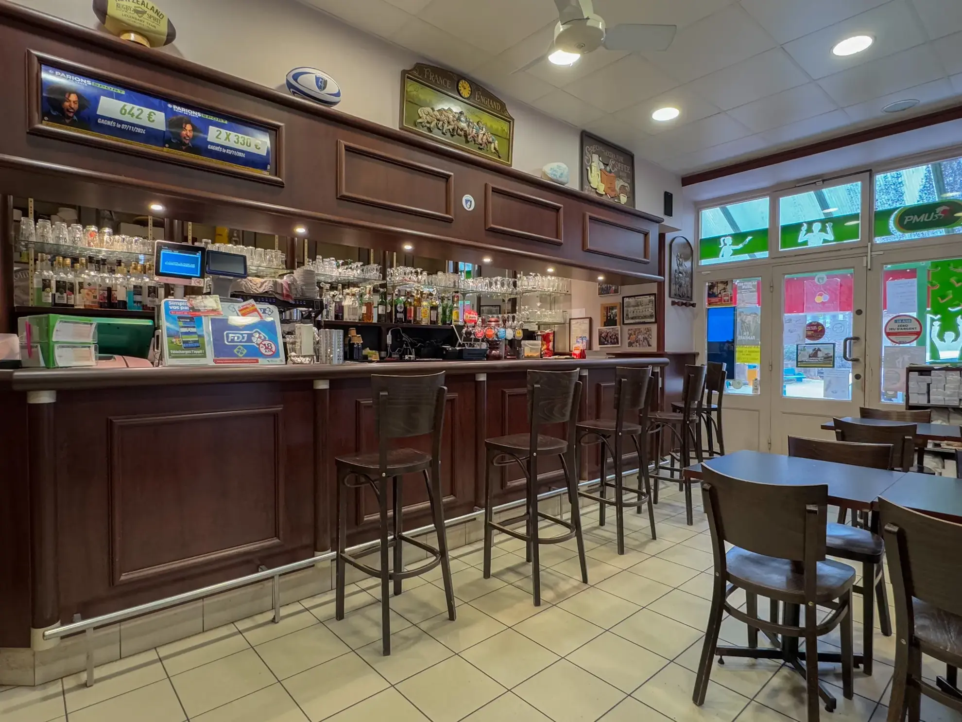 Fonds de commerce bar-restaurant avec licence IV à Saint-Sauveur-de-Montagut en Ardèche 