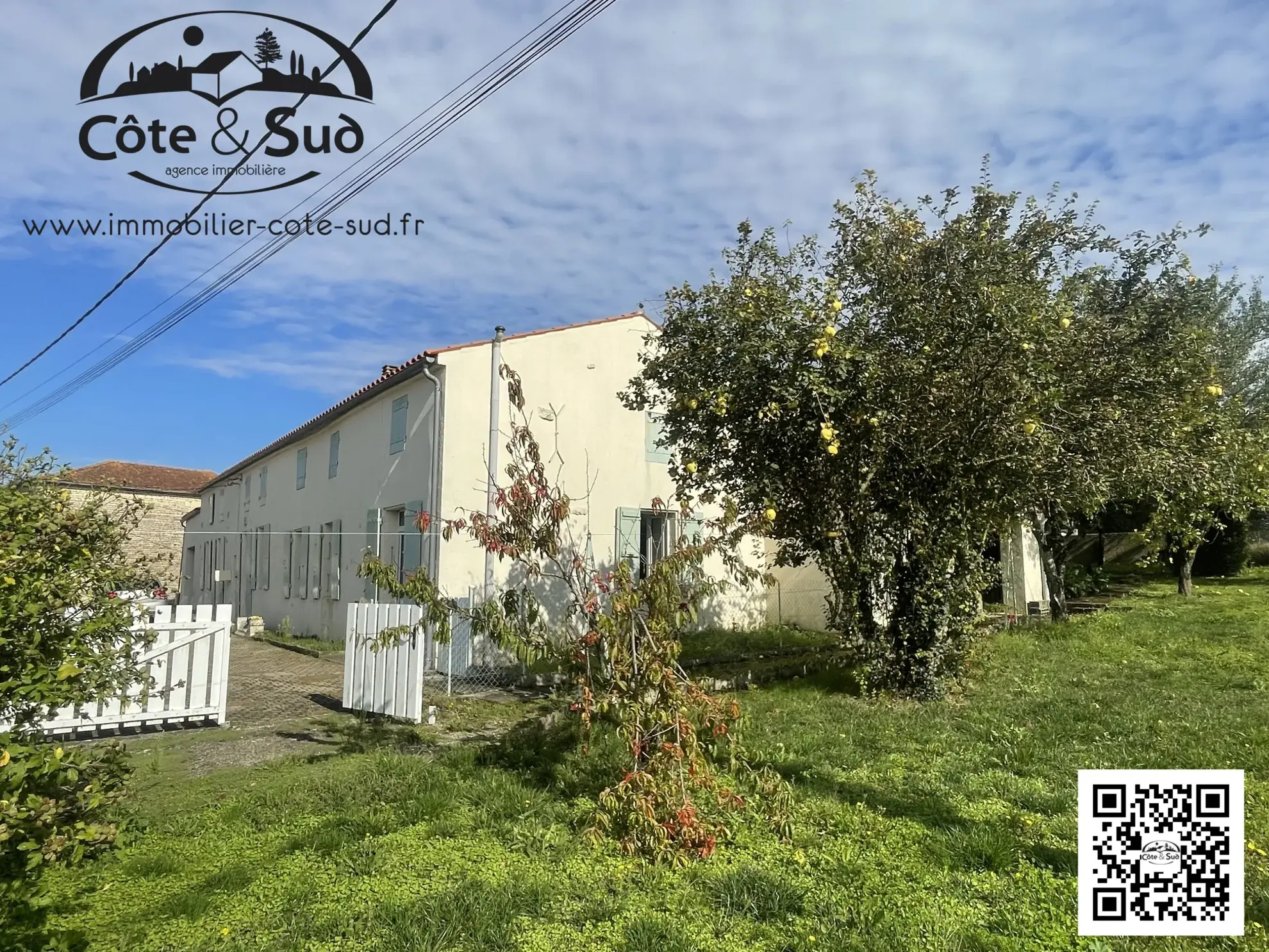 Maison charentaise à vendre à Le Thou avec garage, chai en pierre et grand terrain