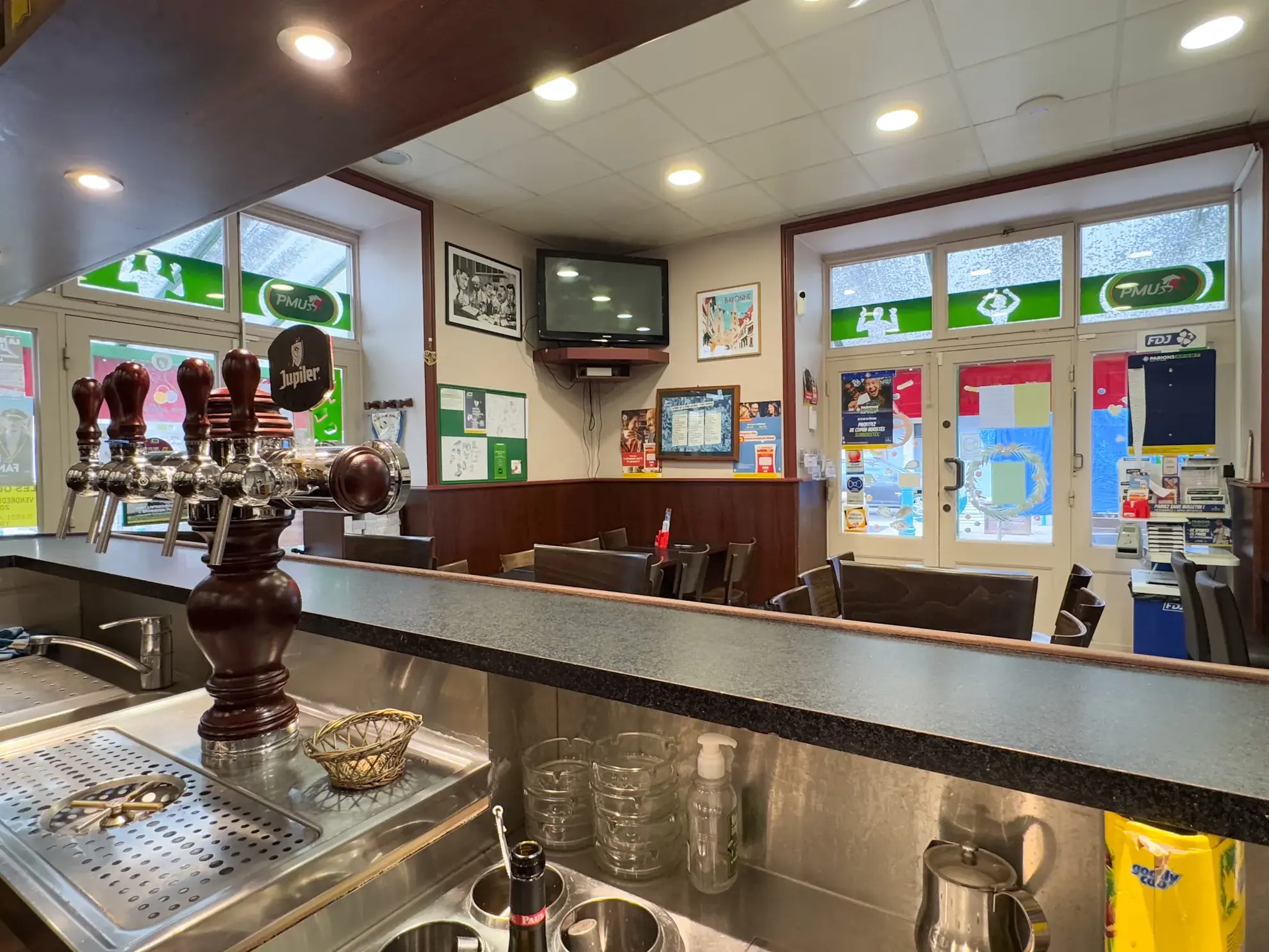 Fonds de commerce bar-restaurant avec licence IV à Saint-Sauveur-de-Montagut en Ardèche 